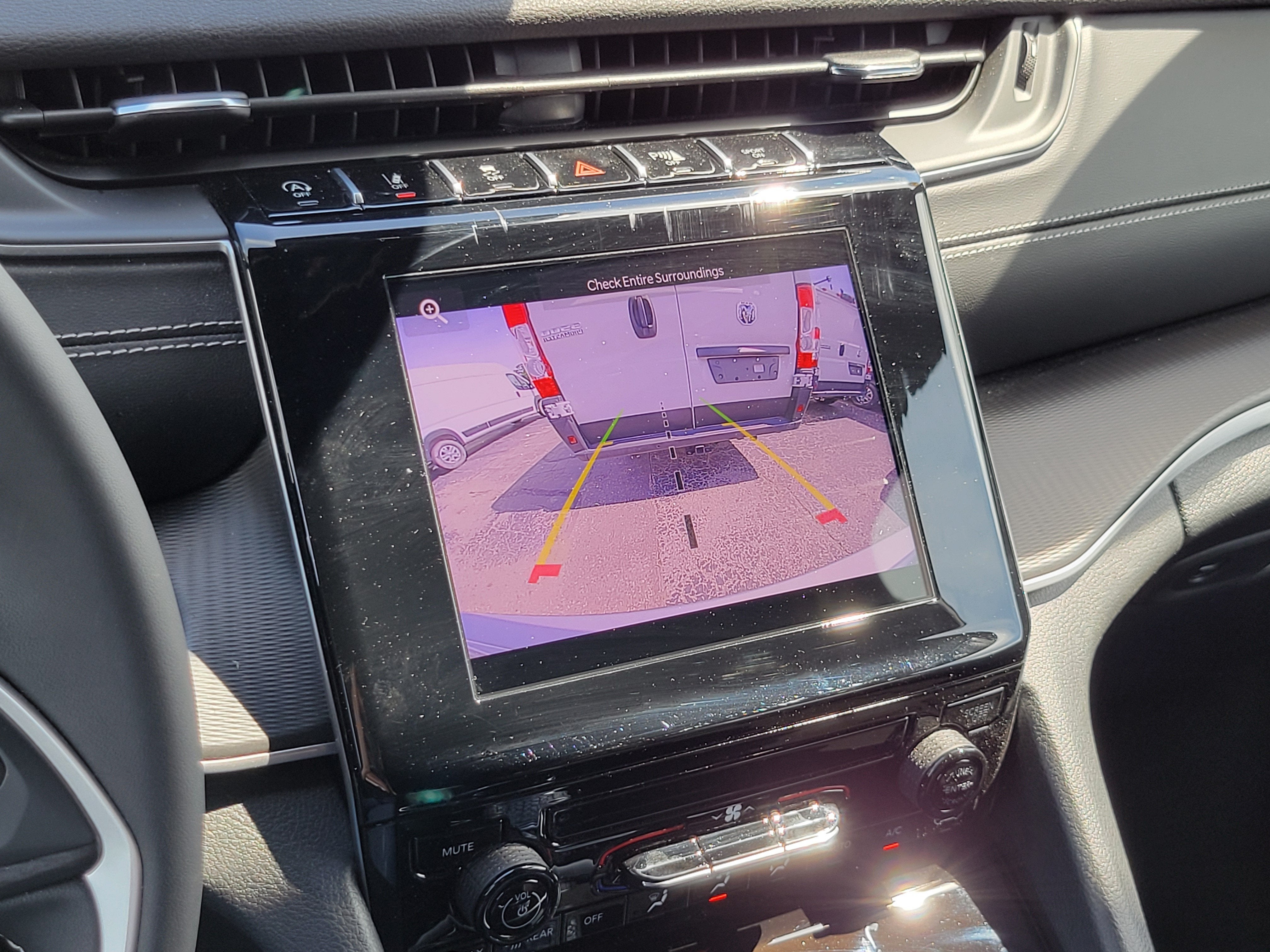 2025 Jeep Grand Cherokee Laredo 4x4