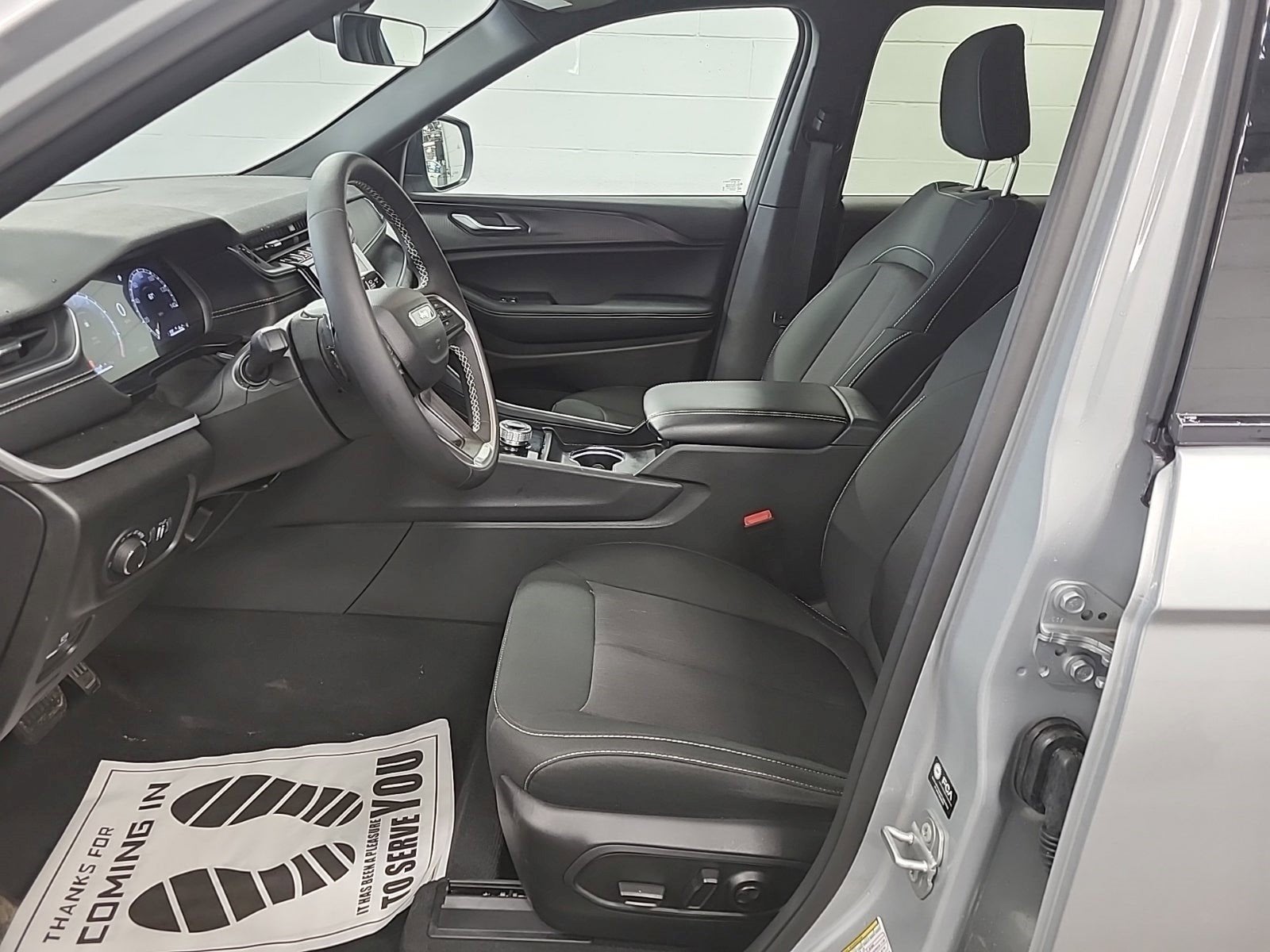 2025 Jeep Grand Cherokee Laredo 4x4