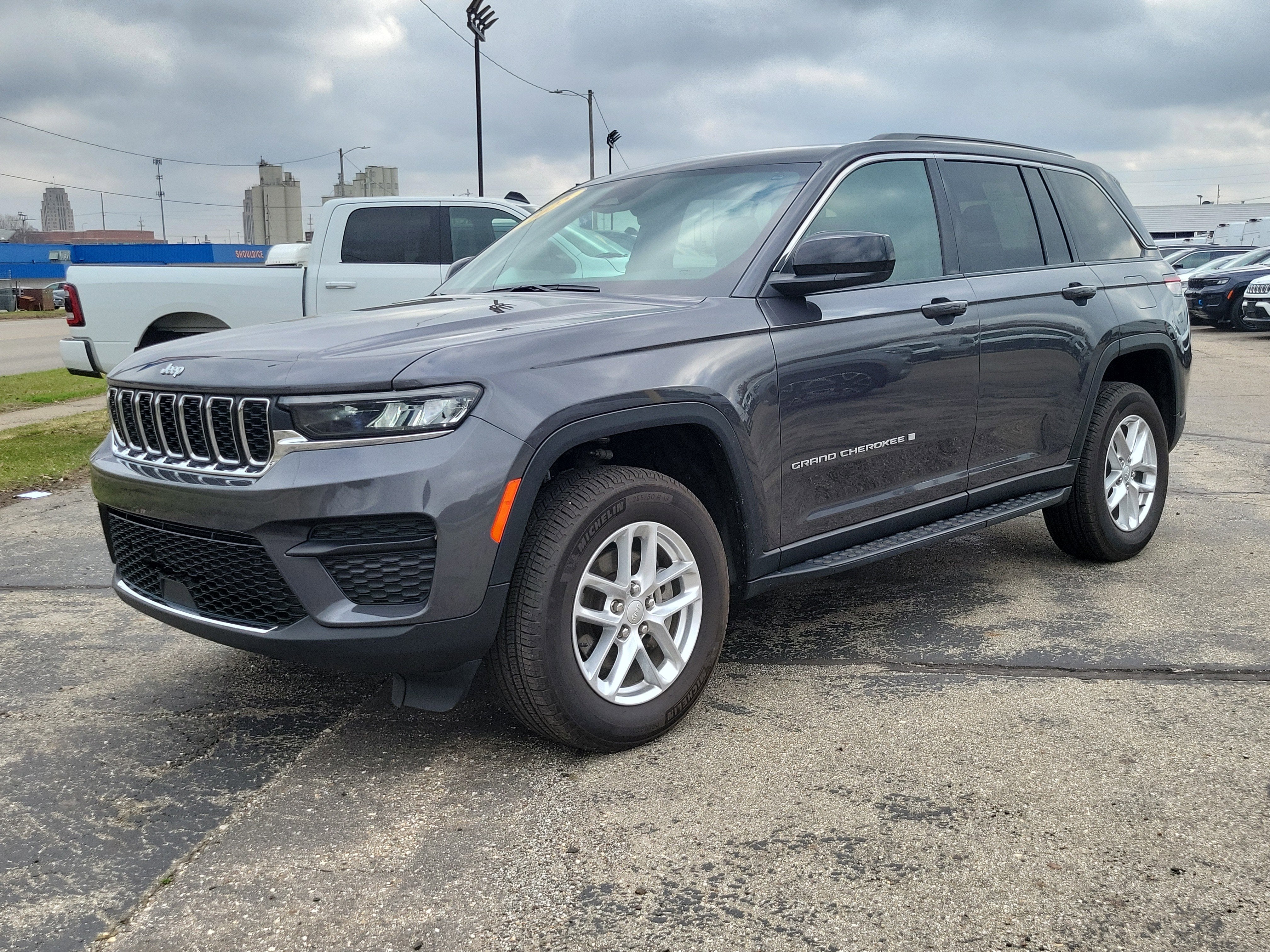 2025 Jeep Grand Cherokee Laredo X 4x4