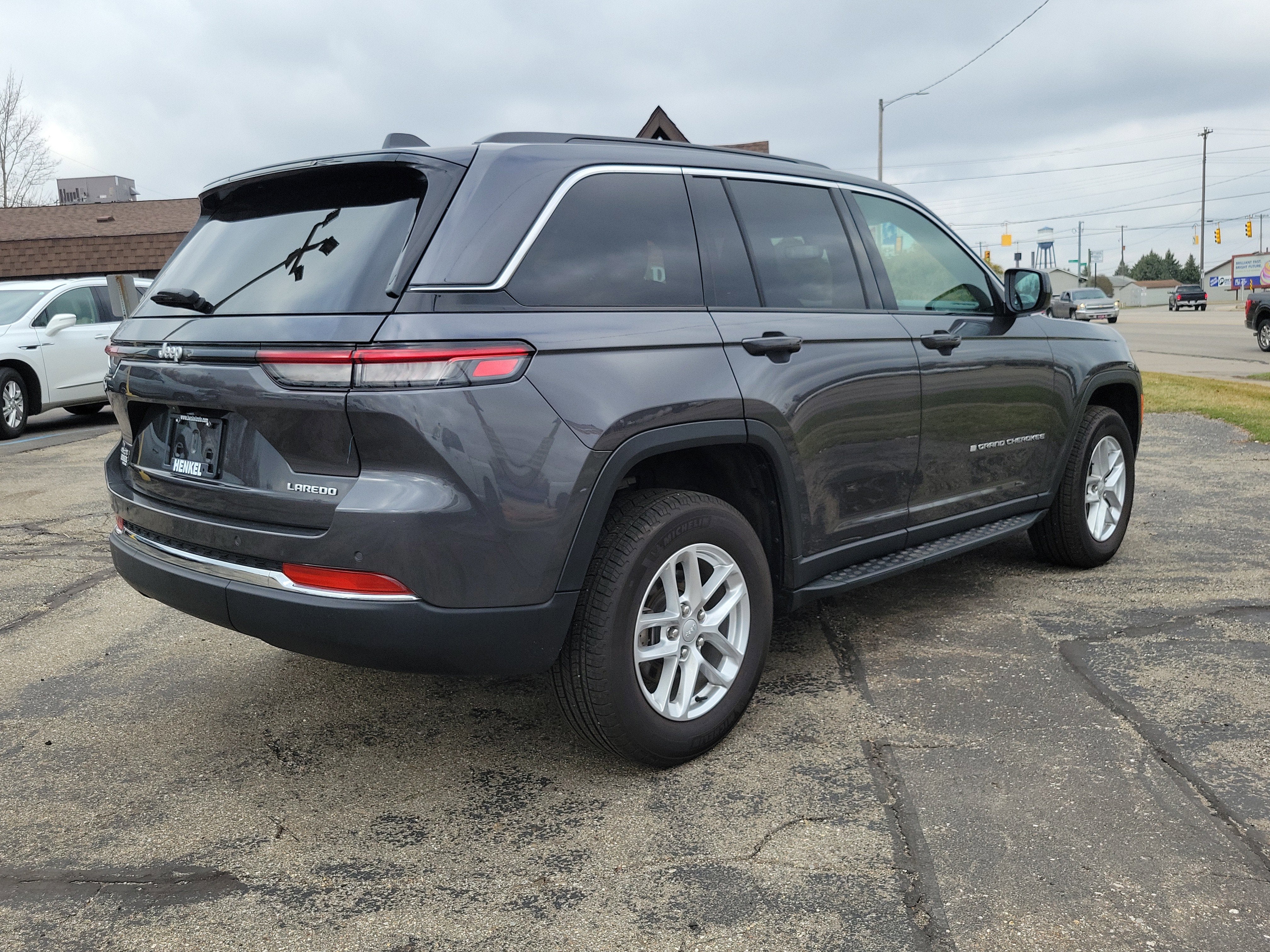 2025 Jeep Grand Cherokee Laredo X 4x4