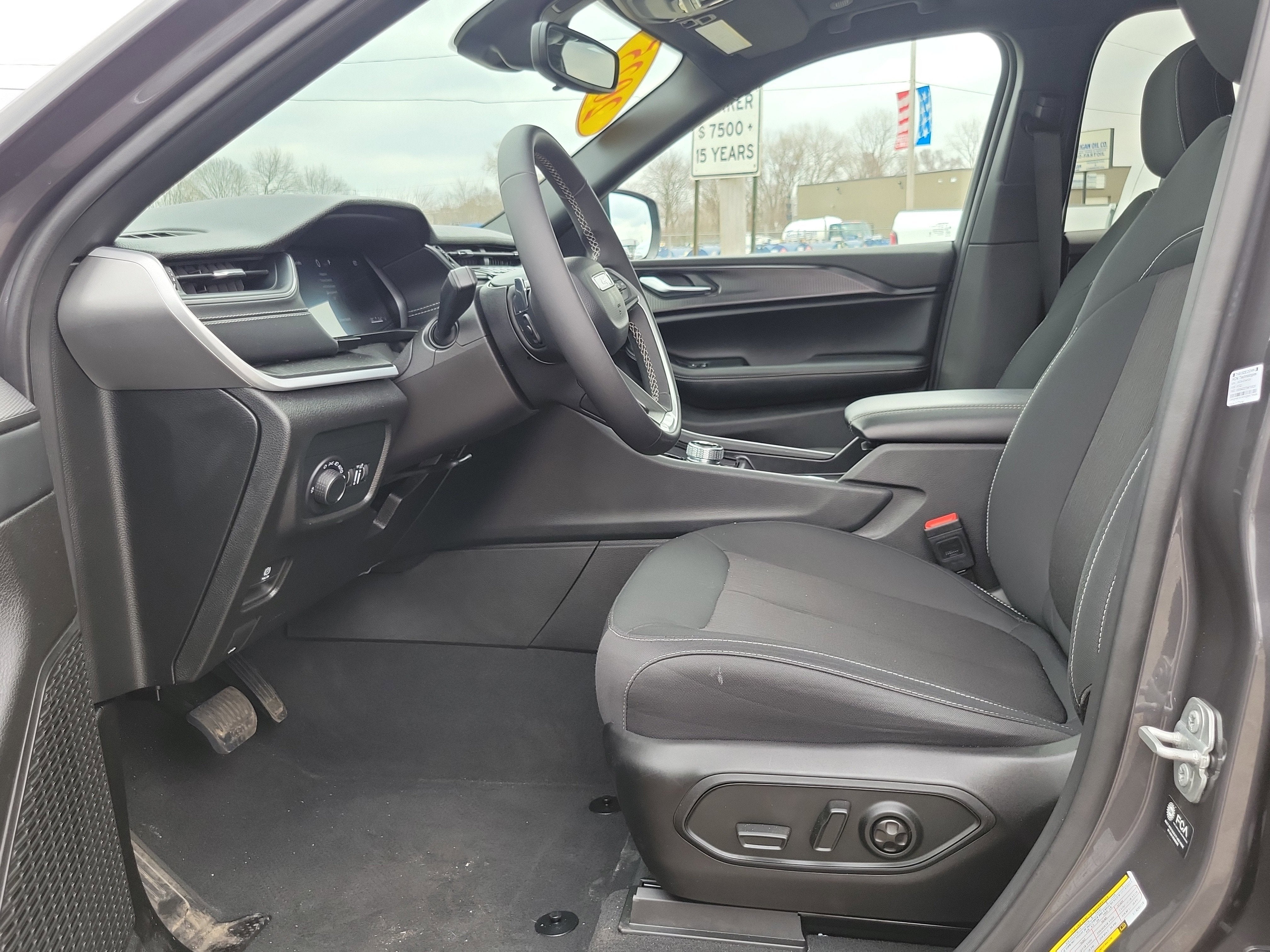2025 Jeep Grand Cherokee Laredo X 4x4
