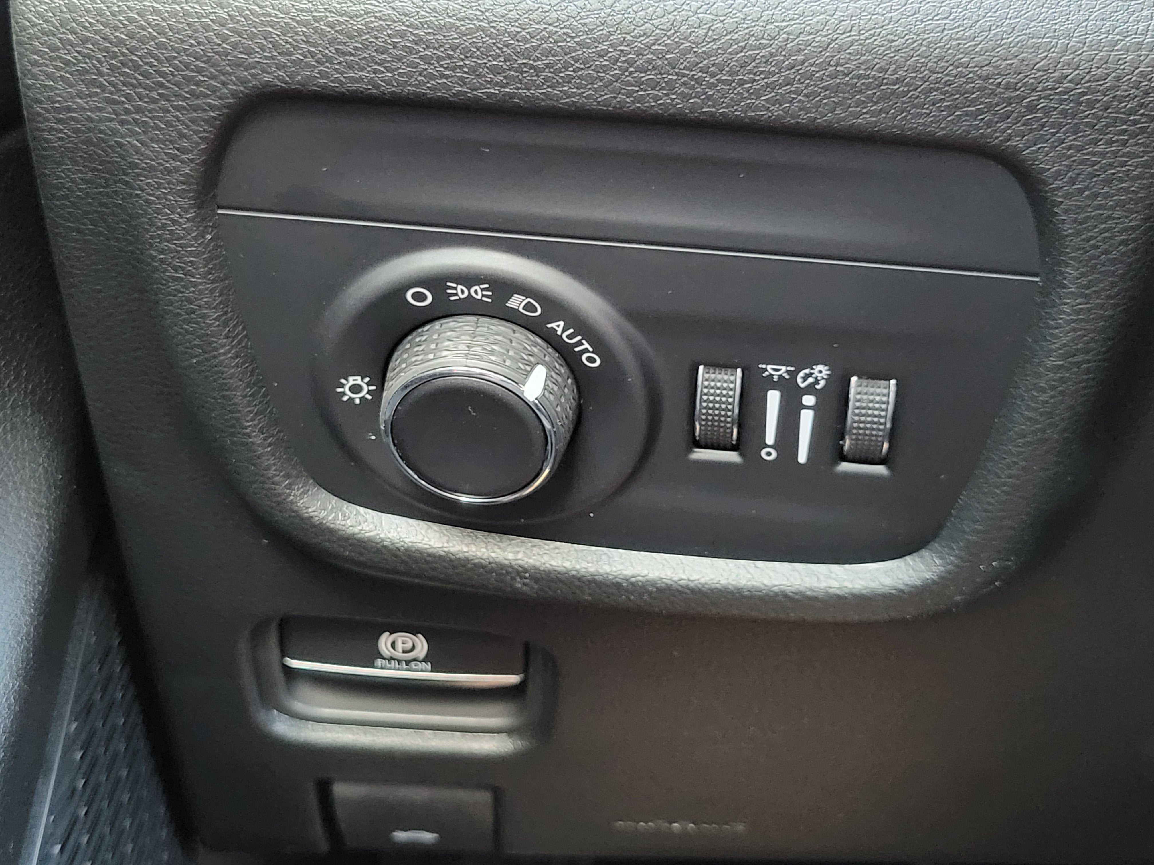 2027 Jeep Grand Cherokee Laredo Altitude