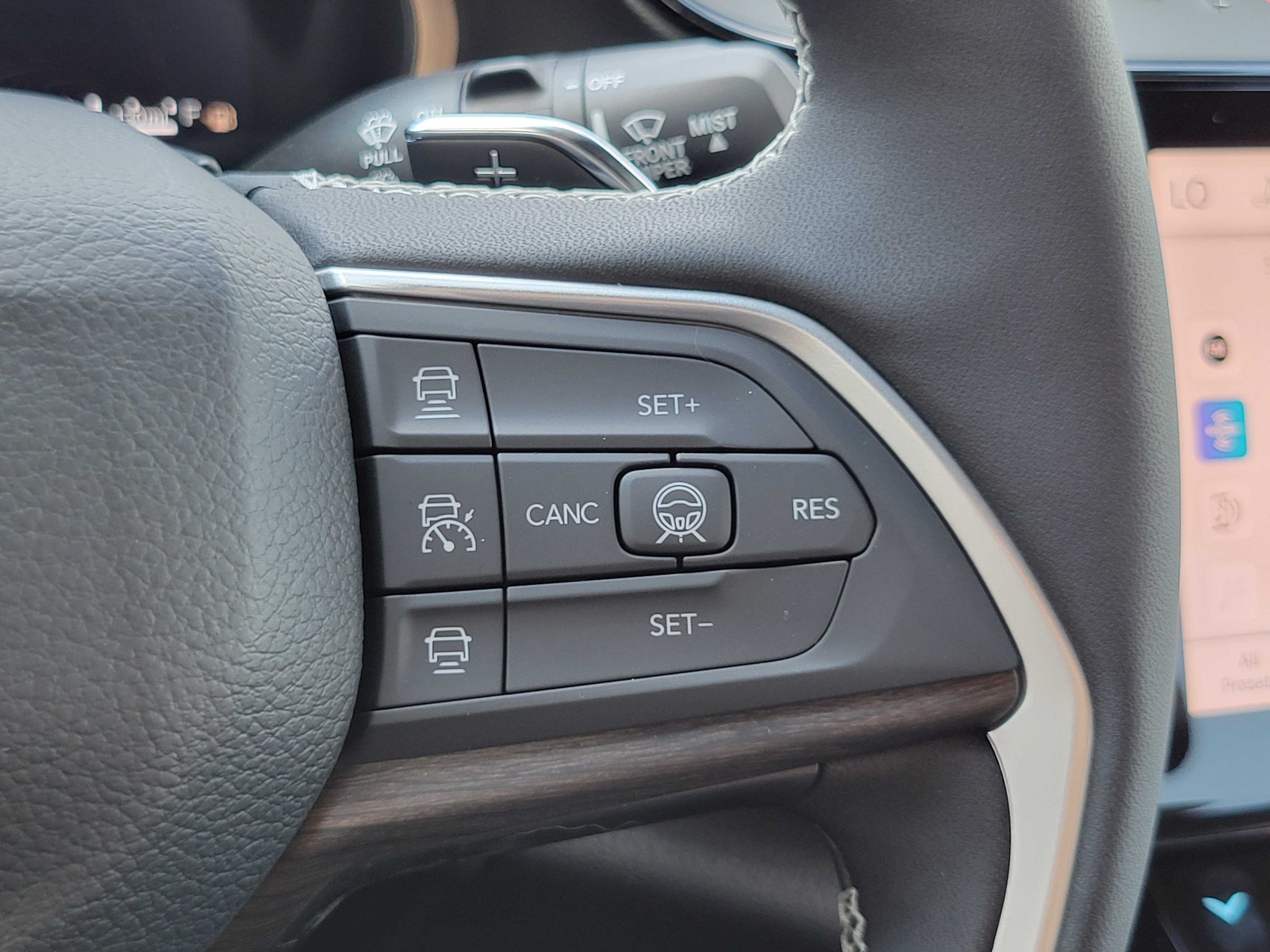2027 Jeep Grand Cherokee Laredo Altitude