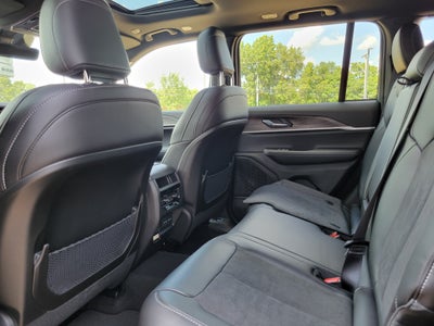 2027 Jeep Grand Cherokee Laredo Altitude