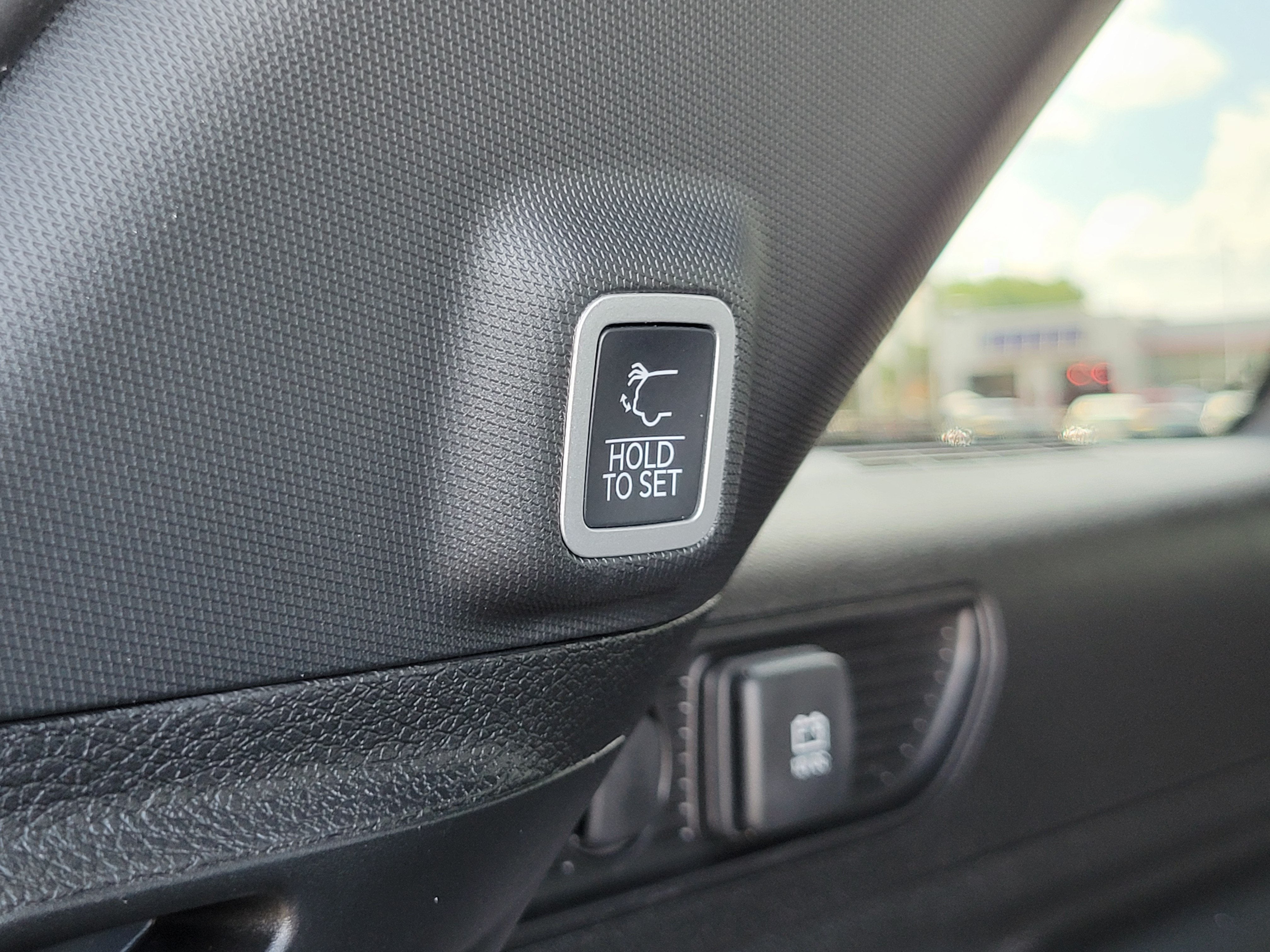 2027 Jeep Grand Cherokee Laredo Altitude