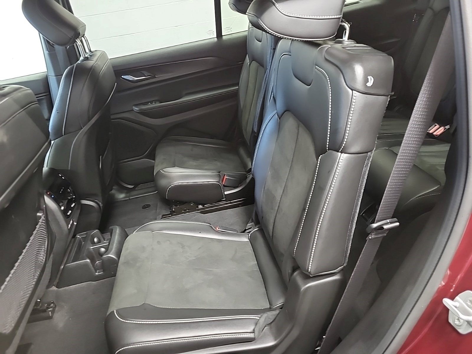 2025 Jeep Grand Cherokee L Altitude 4x4