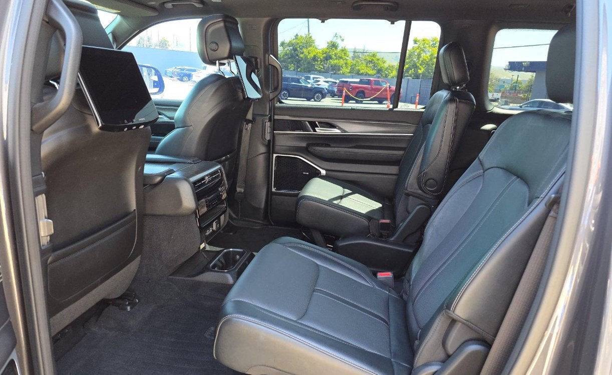 2023 Jeep Wagoneer L Series III 4x4