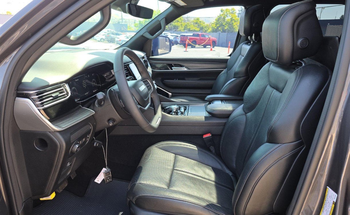 2023 Jeep Wagoneer L Series III 4x4