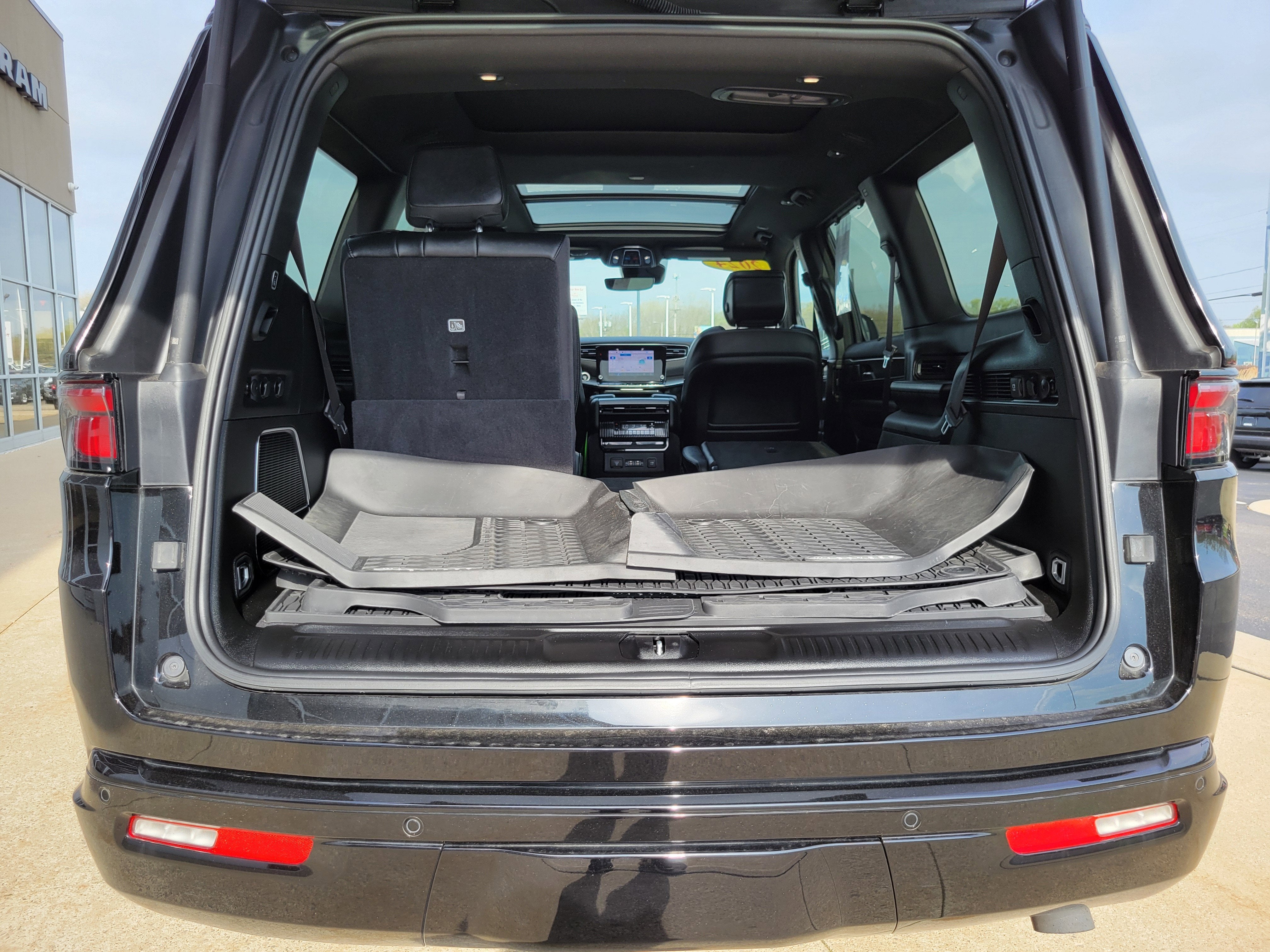 2024 Jeep Wagoneer Series II Carbide 4x4