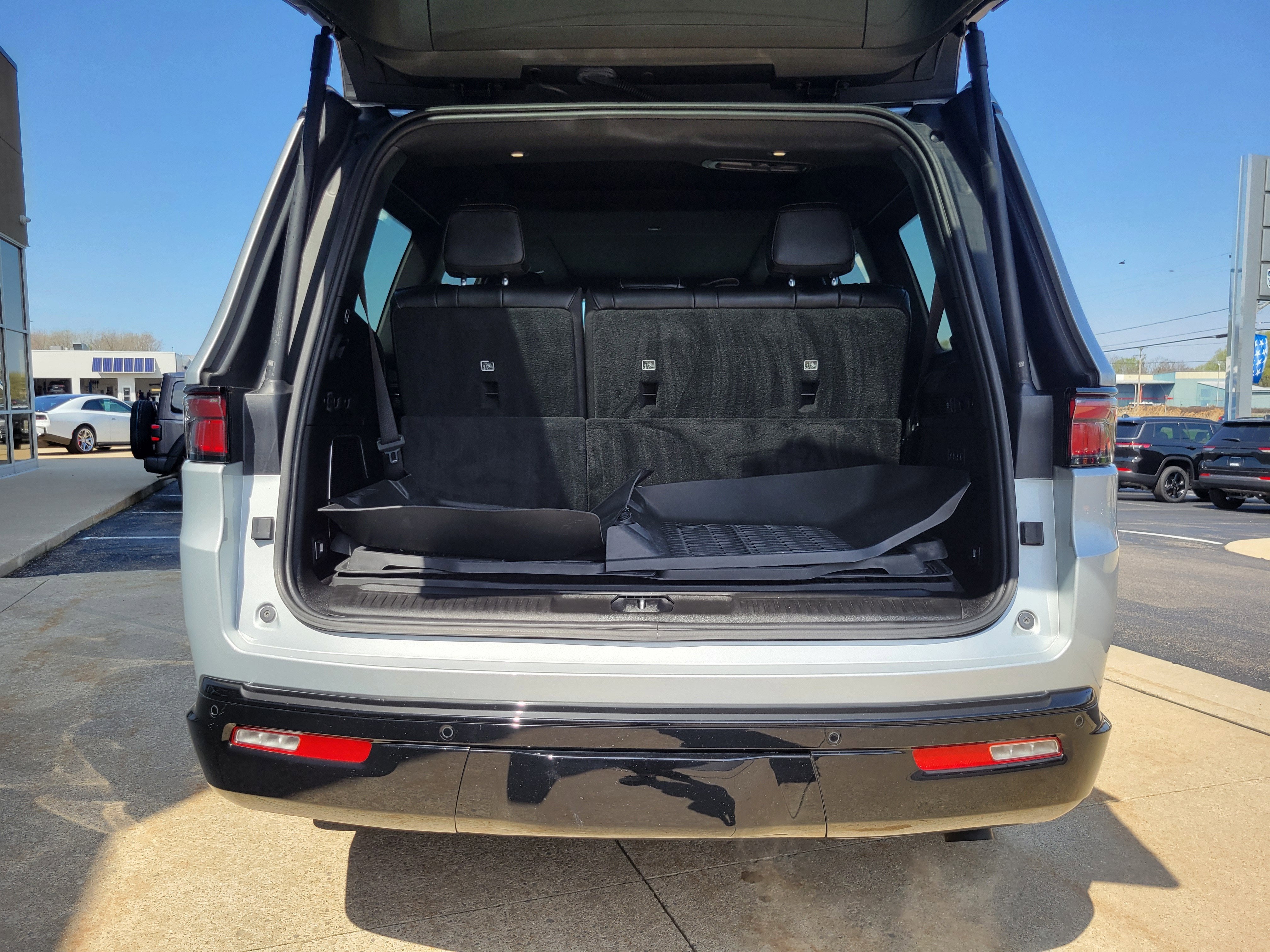 2024 Jeep Wagoneer Series II Carbide 4x4