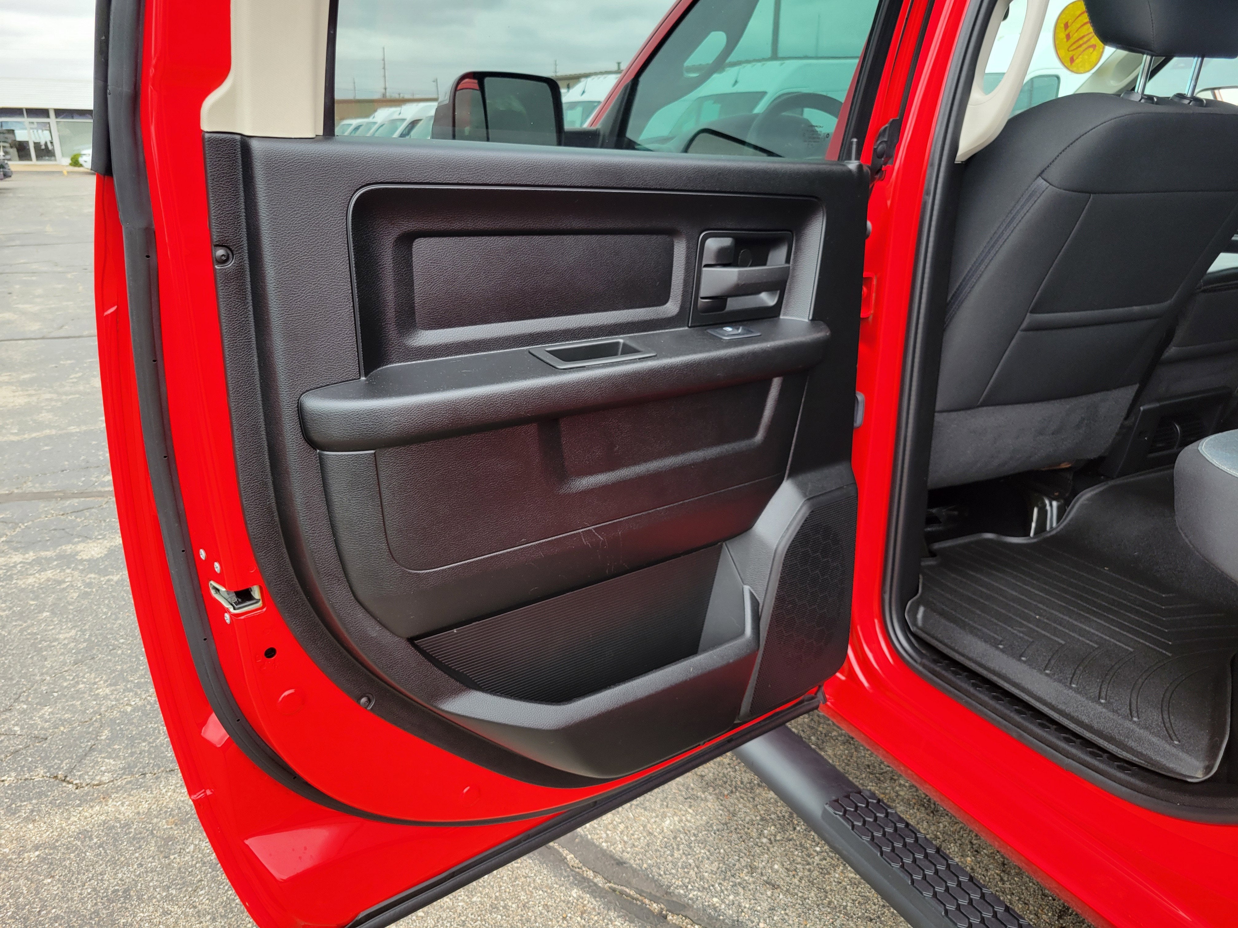 2022 RAM 1500 Classic Tradesman Crew Cab 4x2 6'4' Box