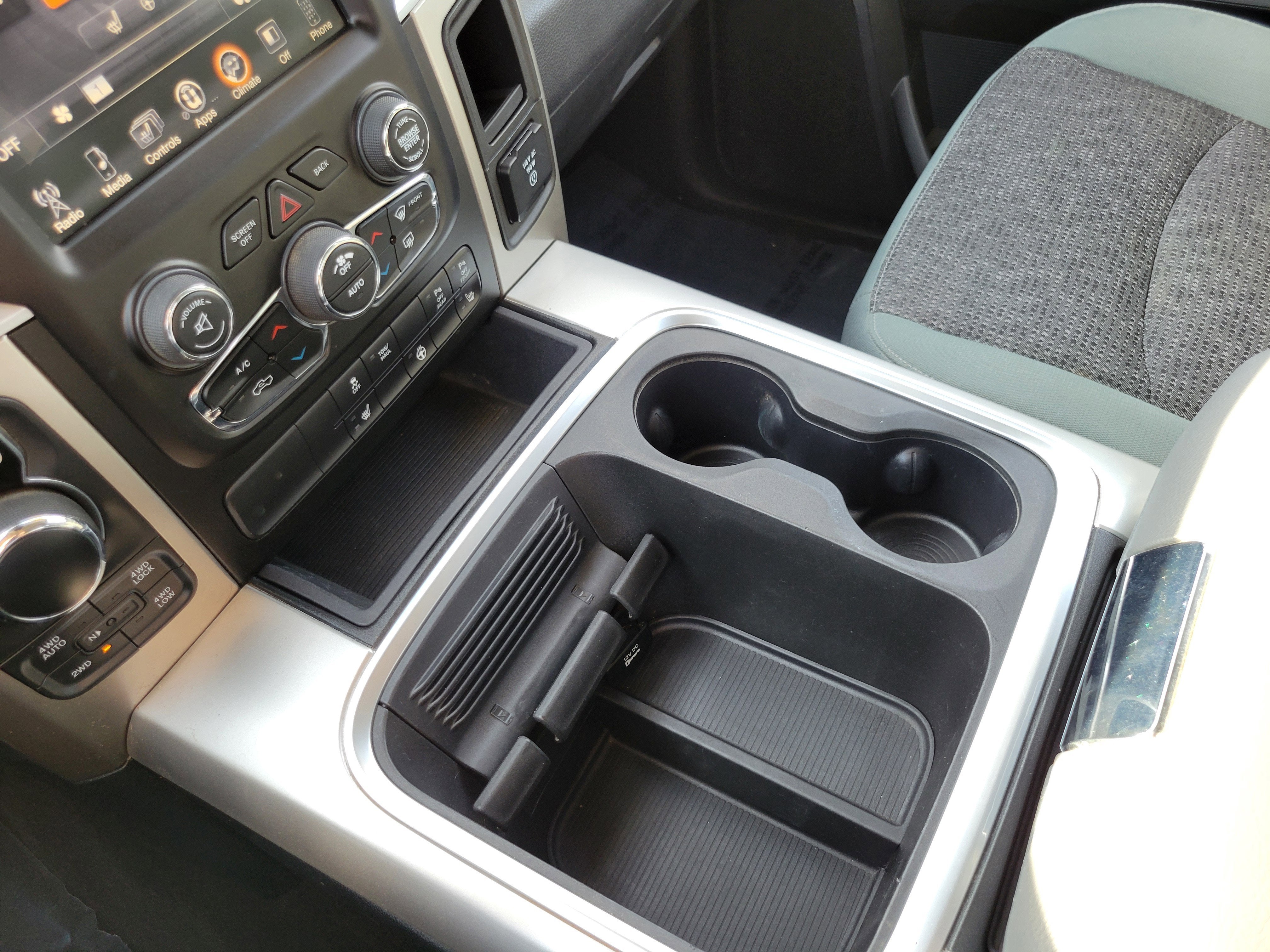 2017 RAM 1500 Big Horn Crew Cab 4x4 5'7' Box