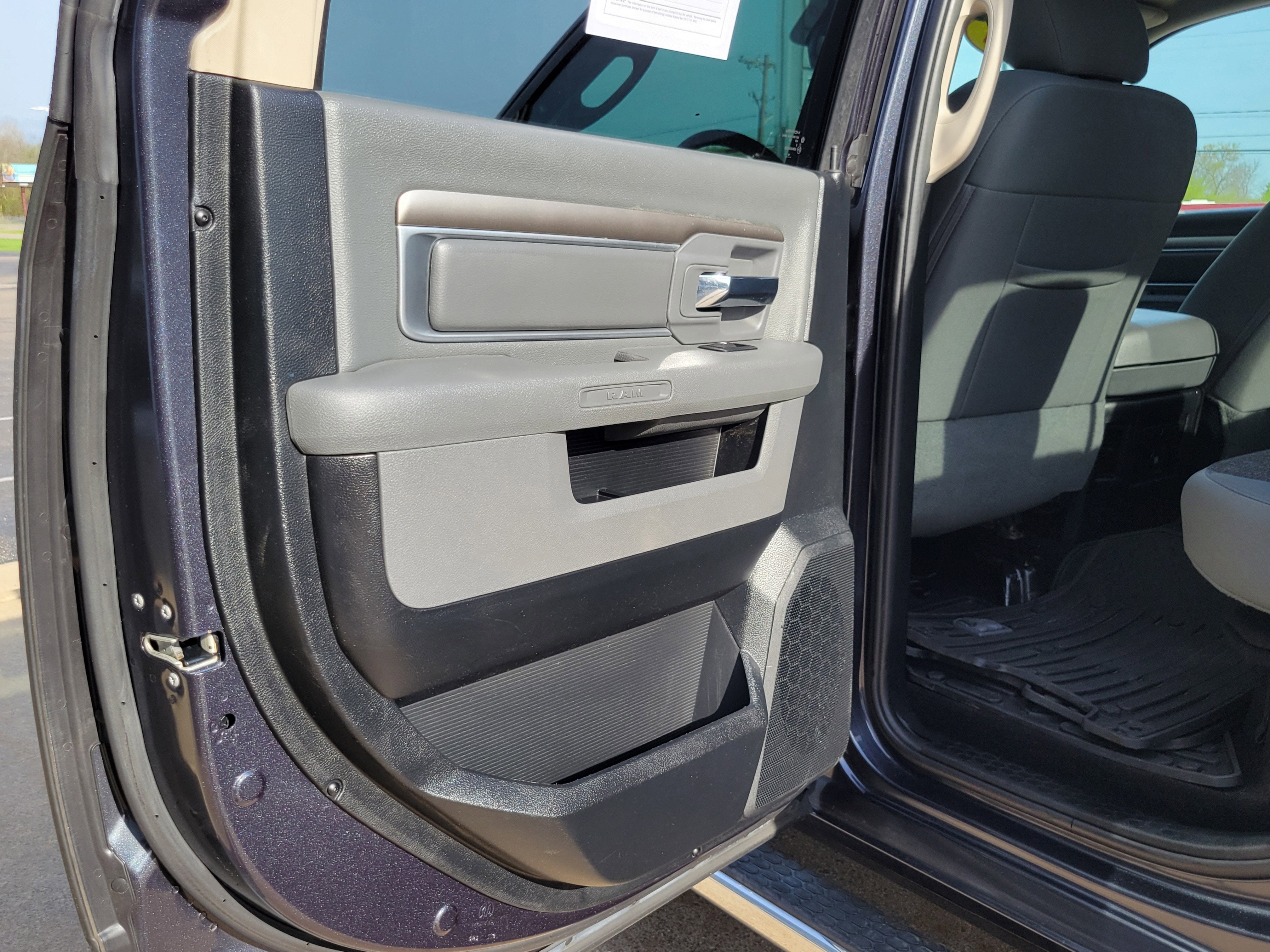 2017 RAM 1500 Big Horn Crew Cab 4x4 5'7' Box