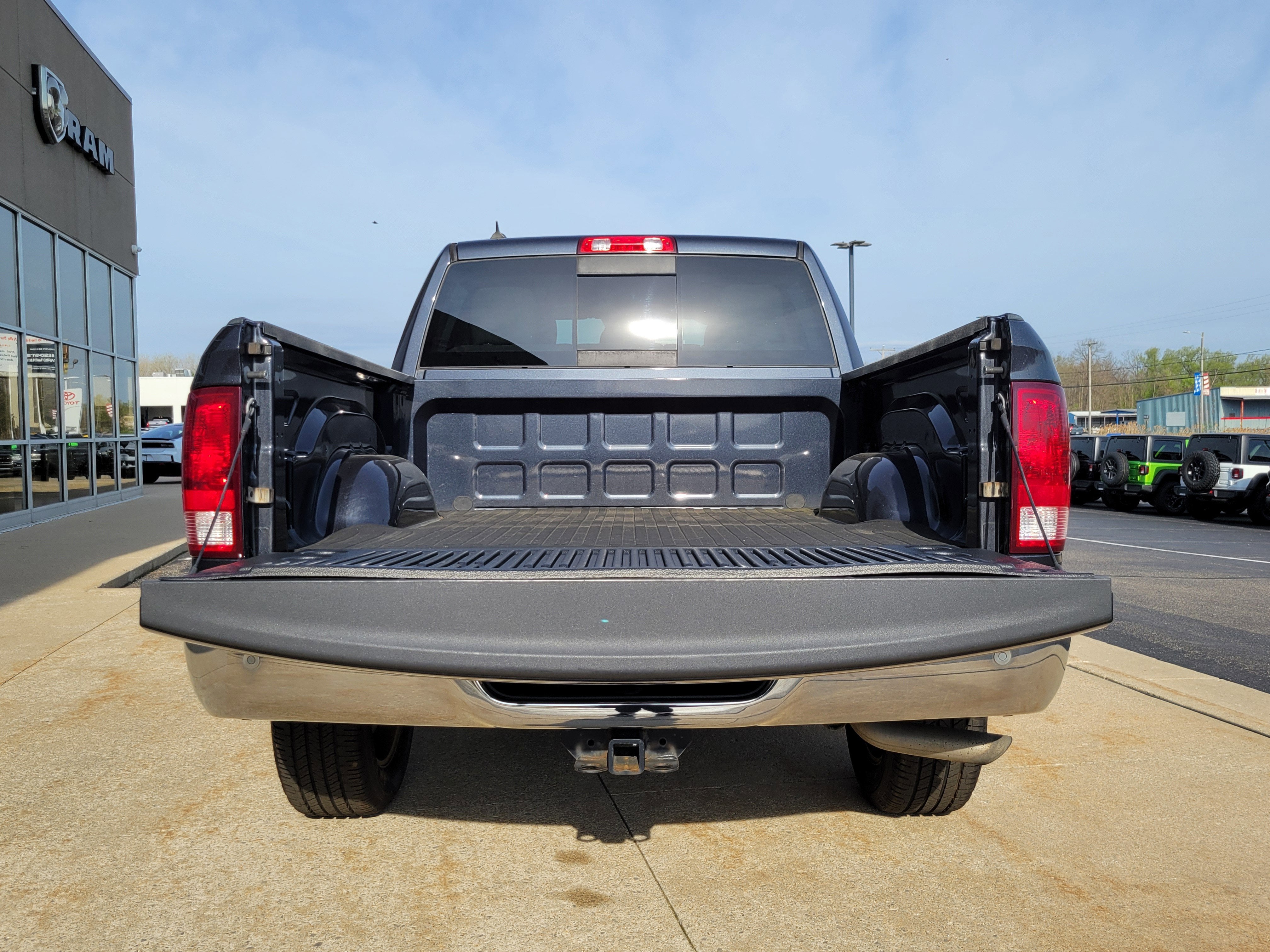 2017 RAM 1500 Big Horn Crew Cab 4x4 5'7' Box