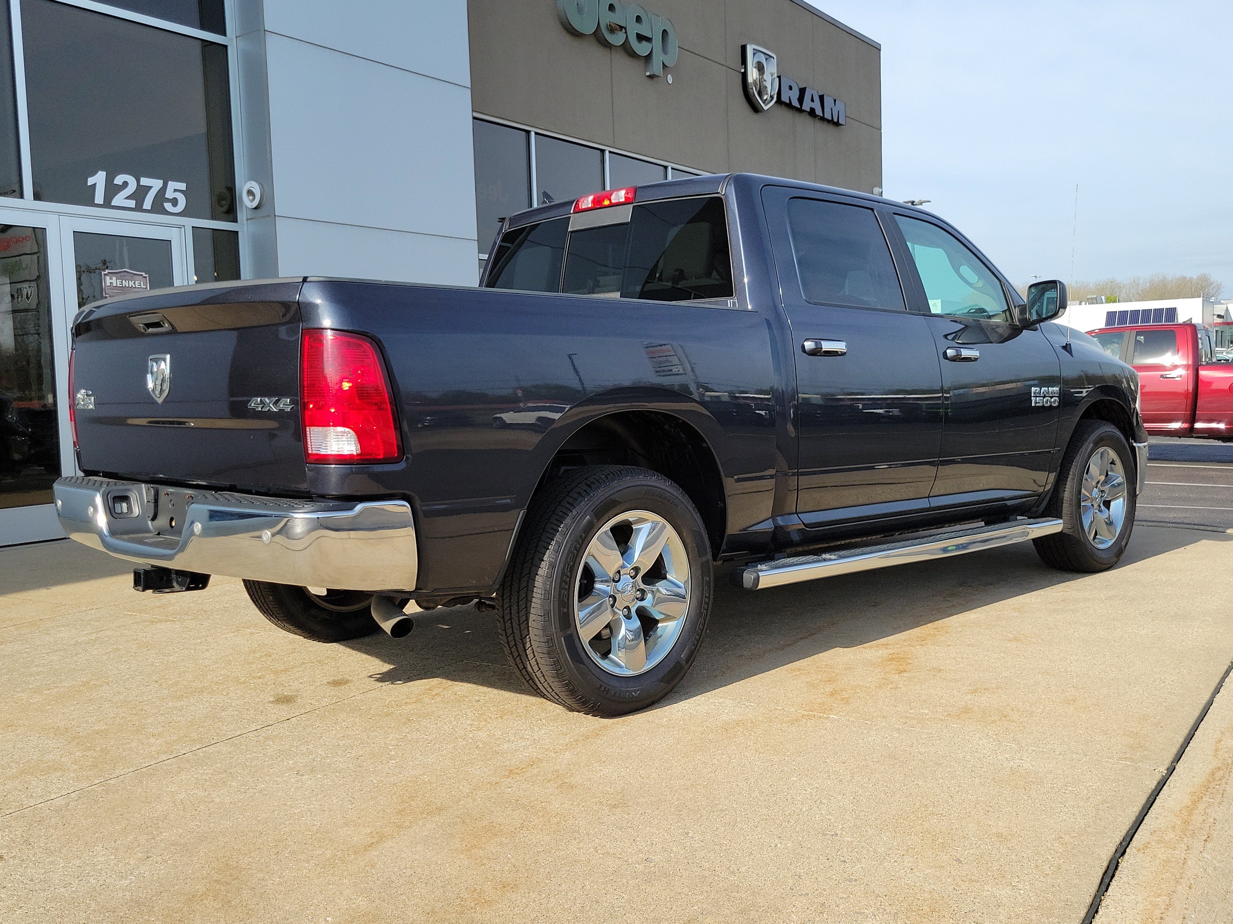 2017 RAM 1500 Big Horn Crew Cab 4x4 5'7' Box