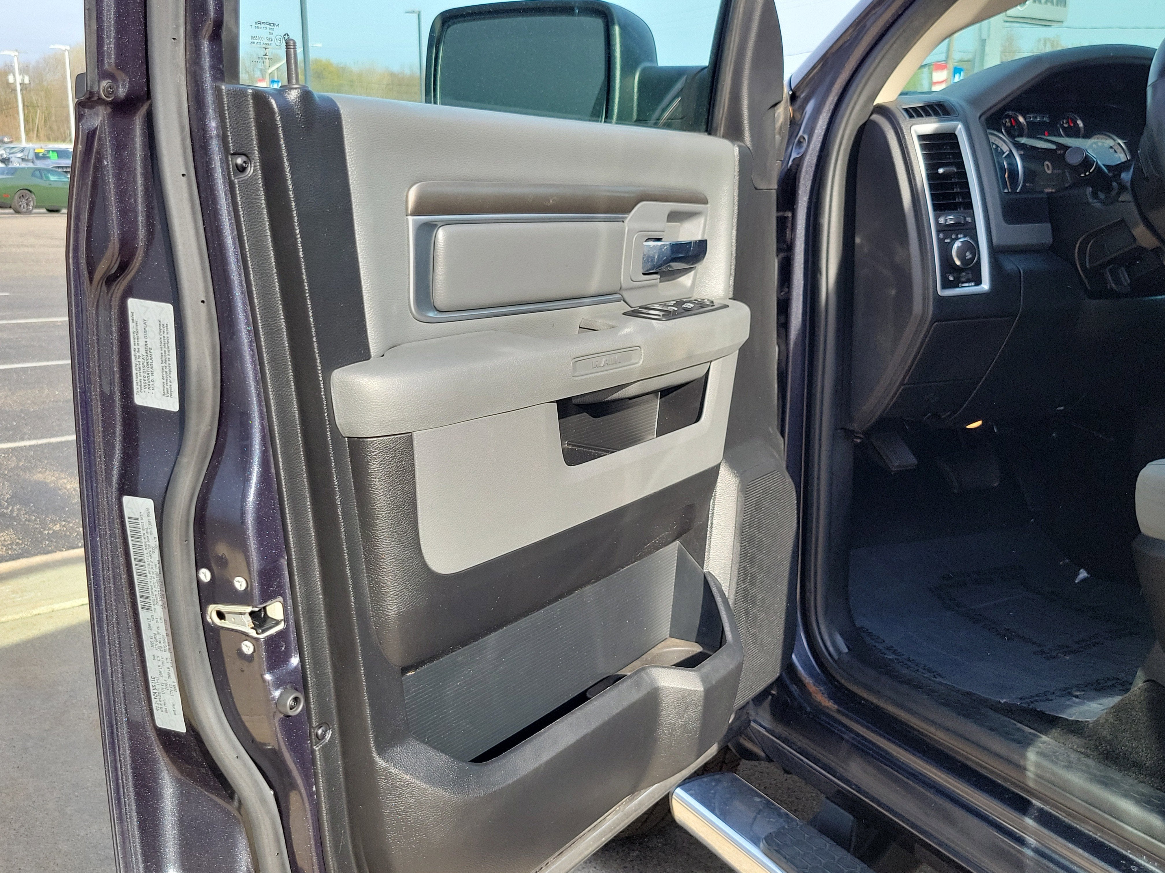 2017 RAM 1500 Big Horn Crew Cab 4x4 5'7' Box