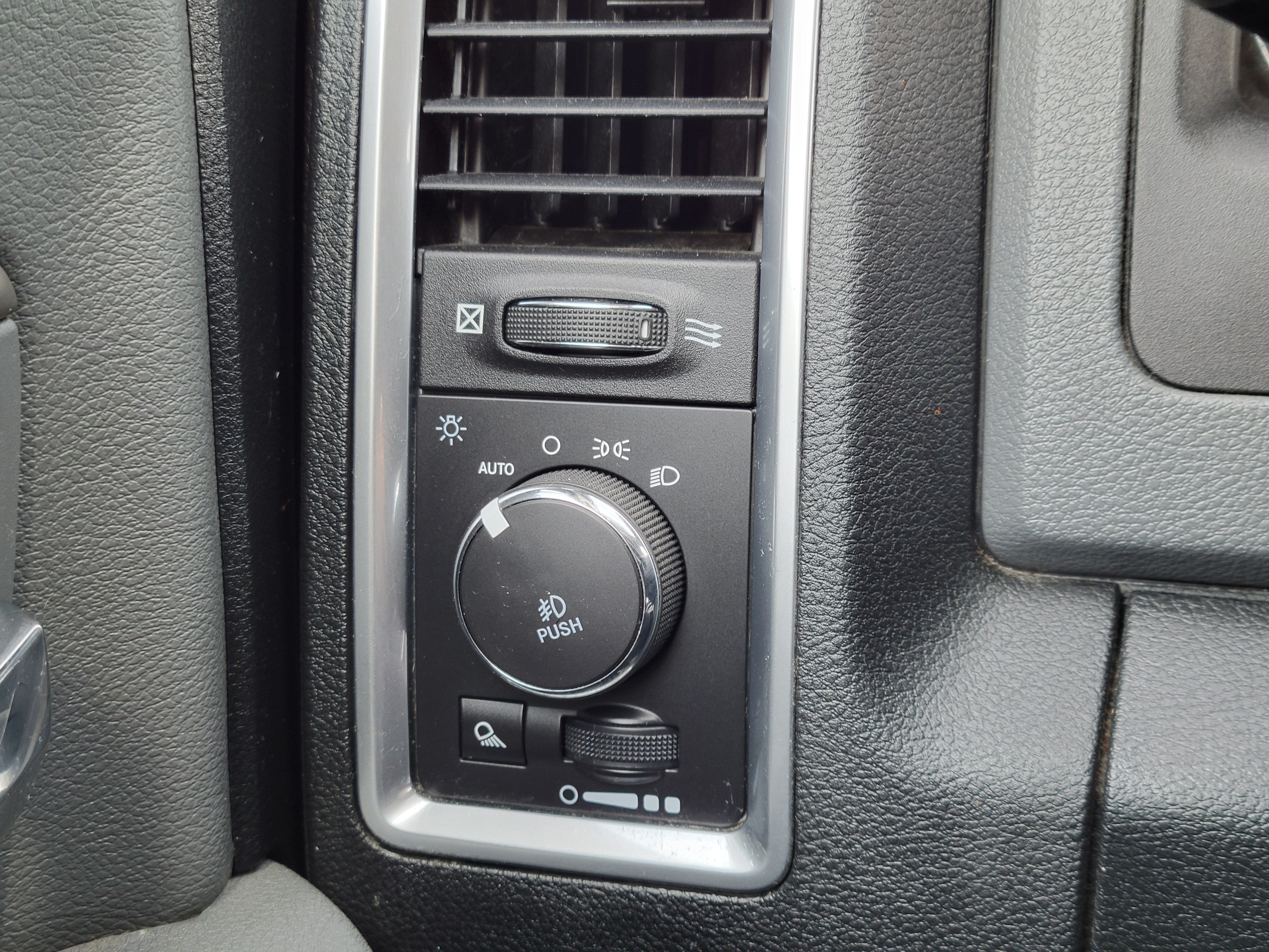 2017 RAM 1500 Big Horn Crew Cab 4x4 5'7' Box