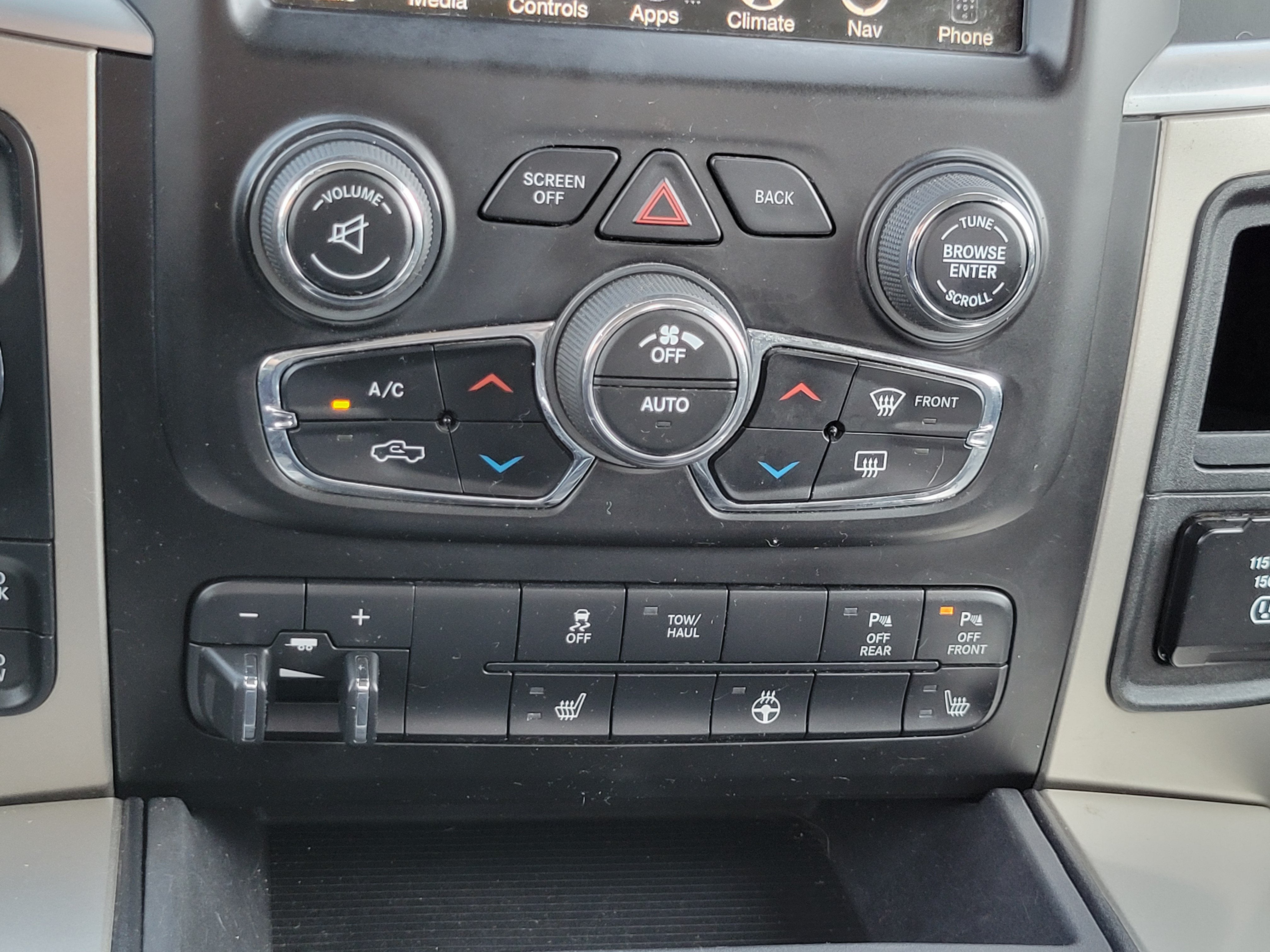 2017 RAM 1500 Big Horn Crew Cab 4x4 5'7' Box