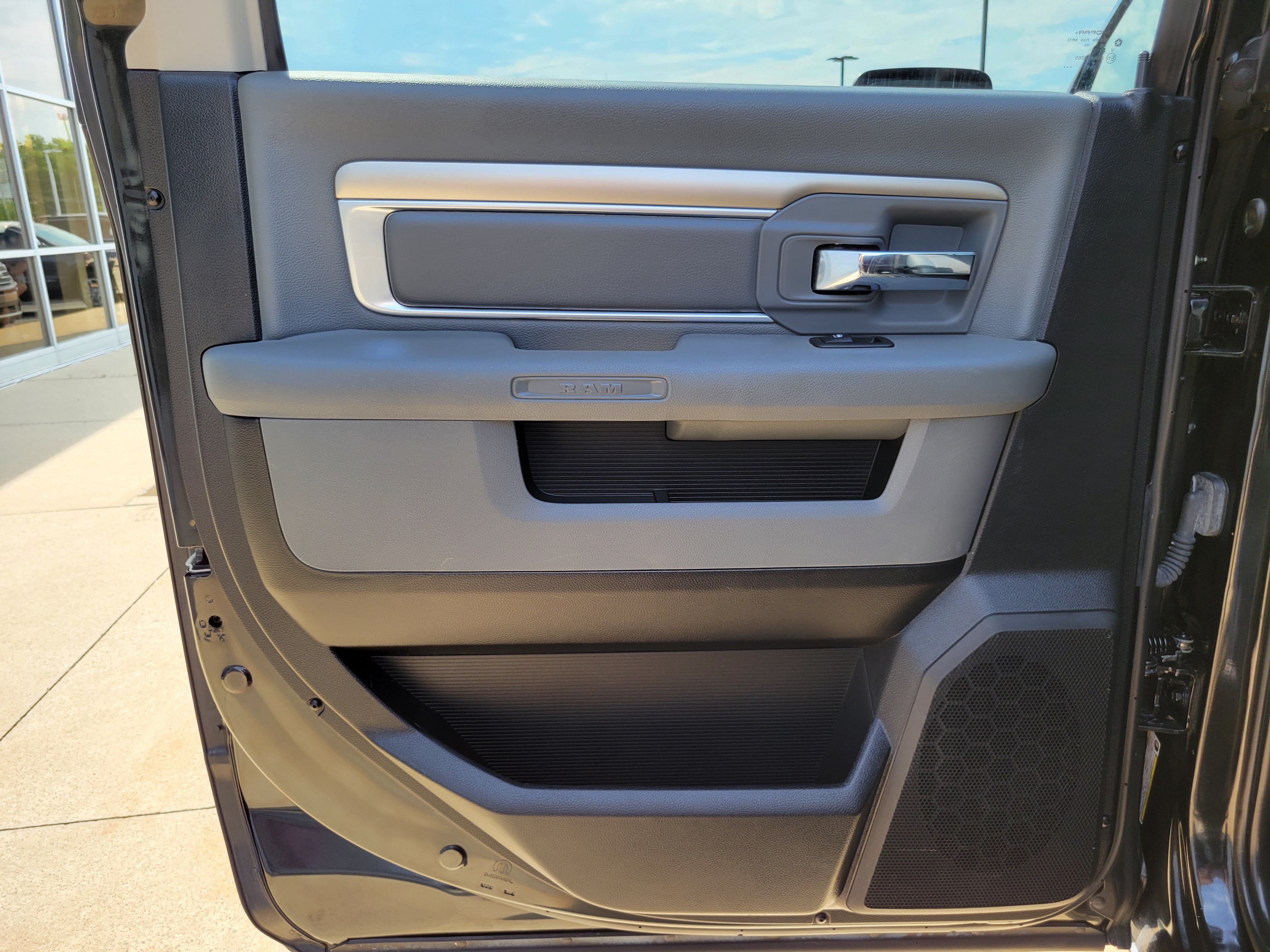 2017 RAM 1500 Big Horn Crew Cab 4x4 5'7' Box
