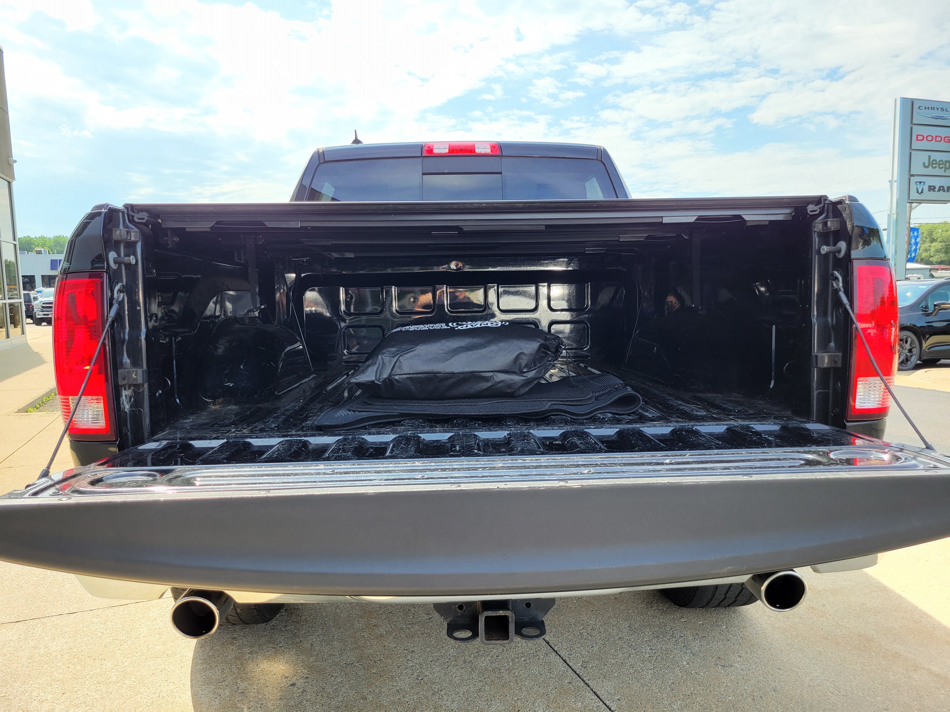 2017 RAM 1500 Big Horn Crew Cab 4x4 5'7' Box
