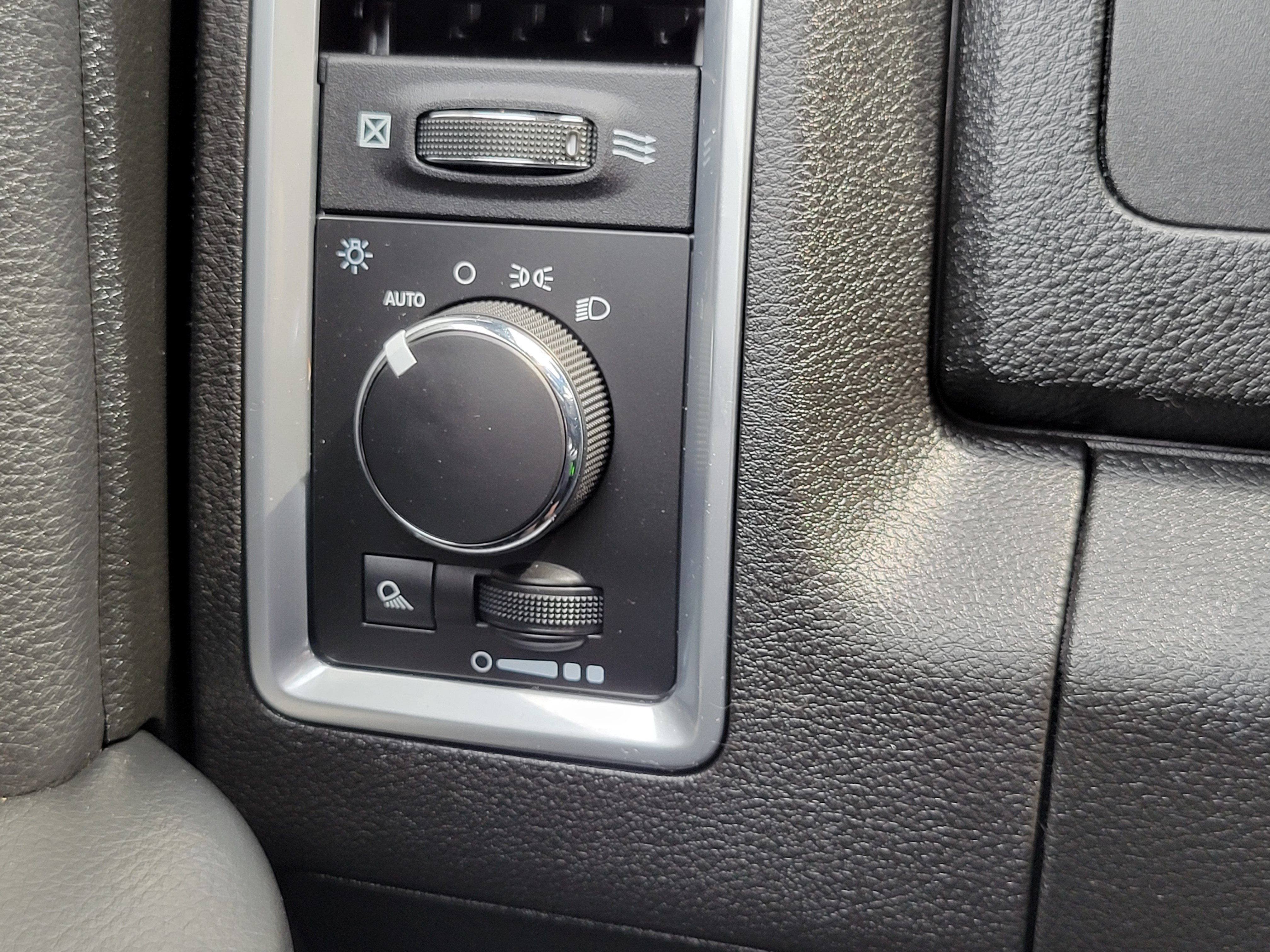 2024 RAM 1500 Classic Warlock Crew Cab 4x4 5'7' Box