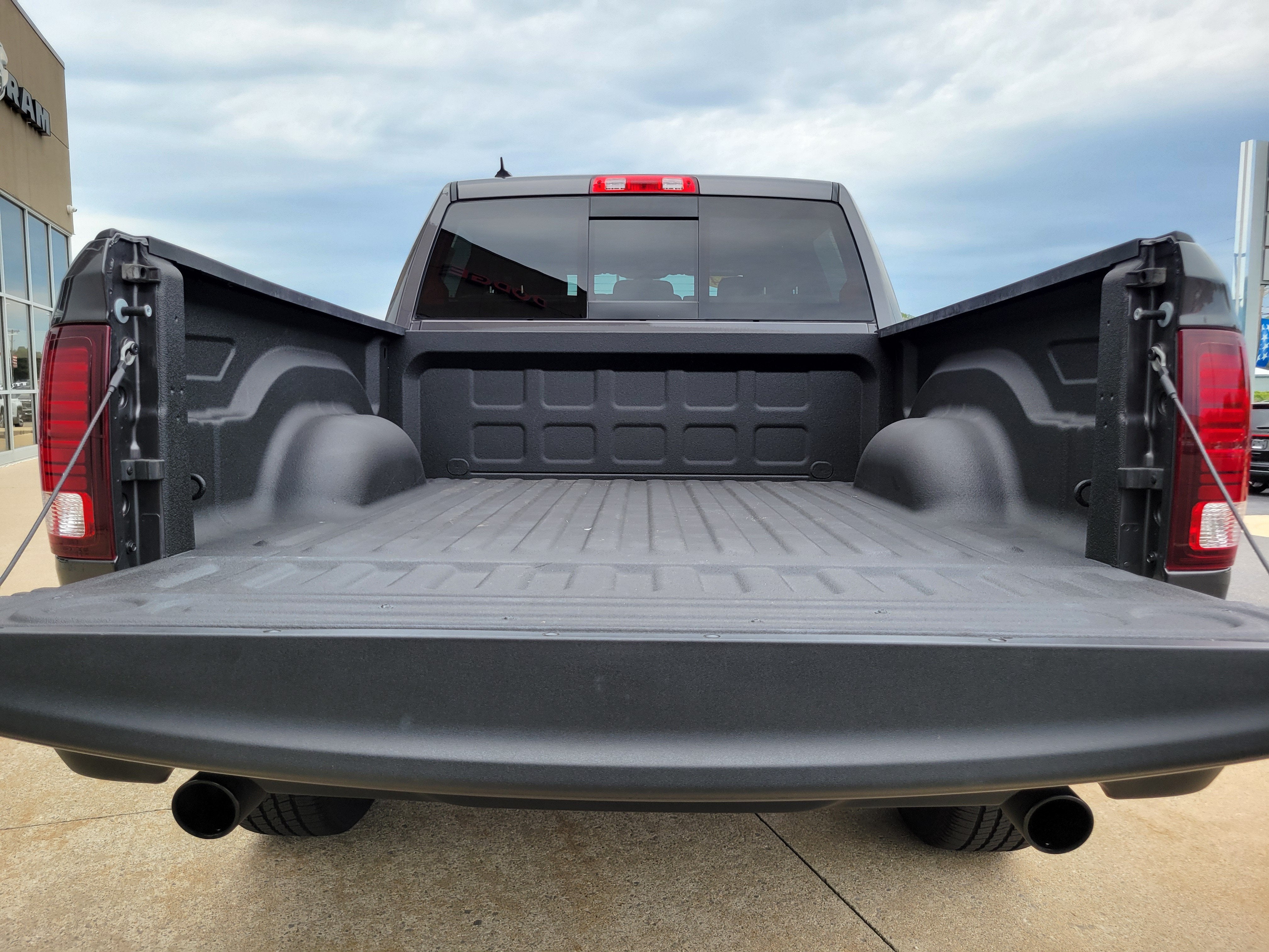 2024 RAM 1500 Classic Warlock Crew Cab 4x4 5'7' Box
