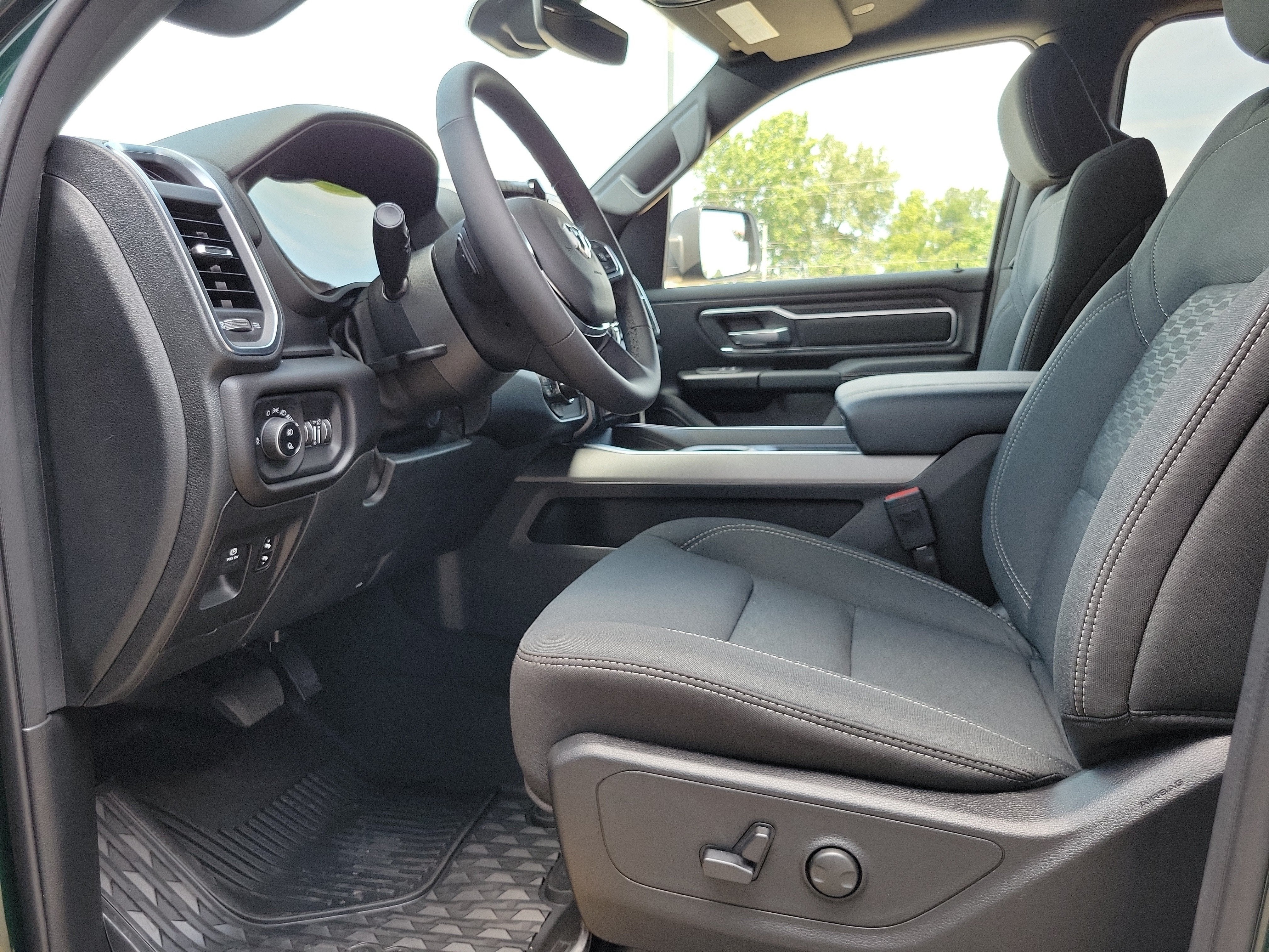2027 RAM Ram 1500 RAM 1500 BIG HORN CREW CAB 4X4 5'7' BOX