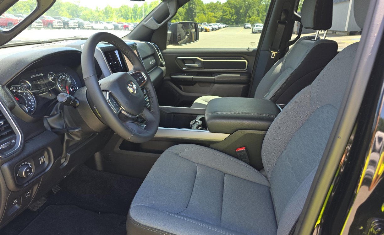 2025 RAM 1500 Lone Star Crew Cab 4x4 5'7' Box