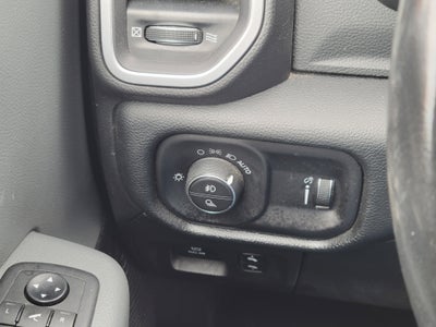 2020 RAM 1500 Big Horn Crew Cab 4x4 5'7' Box