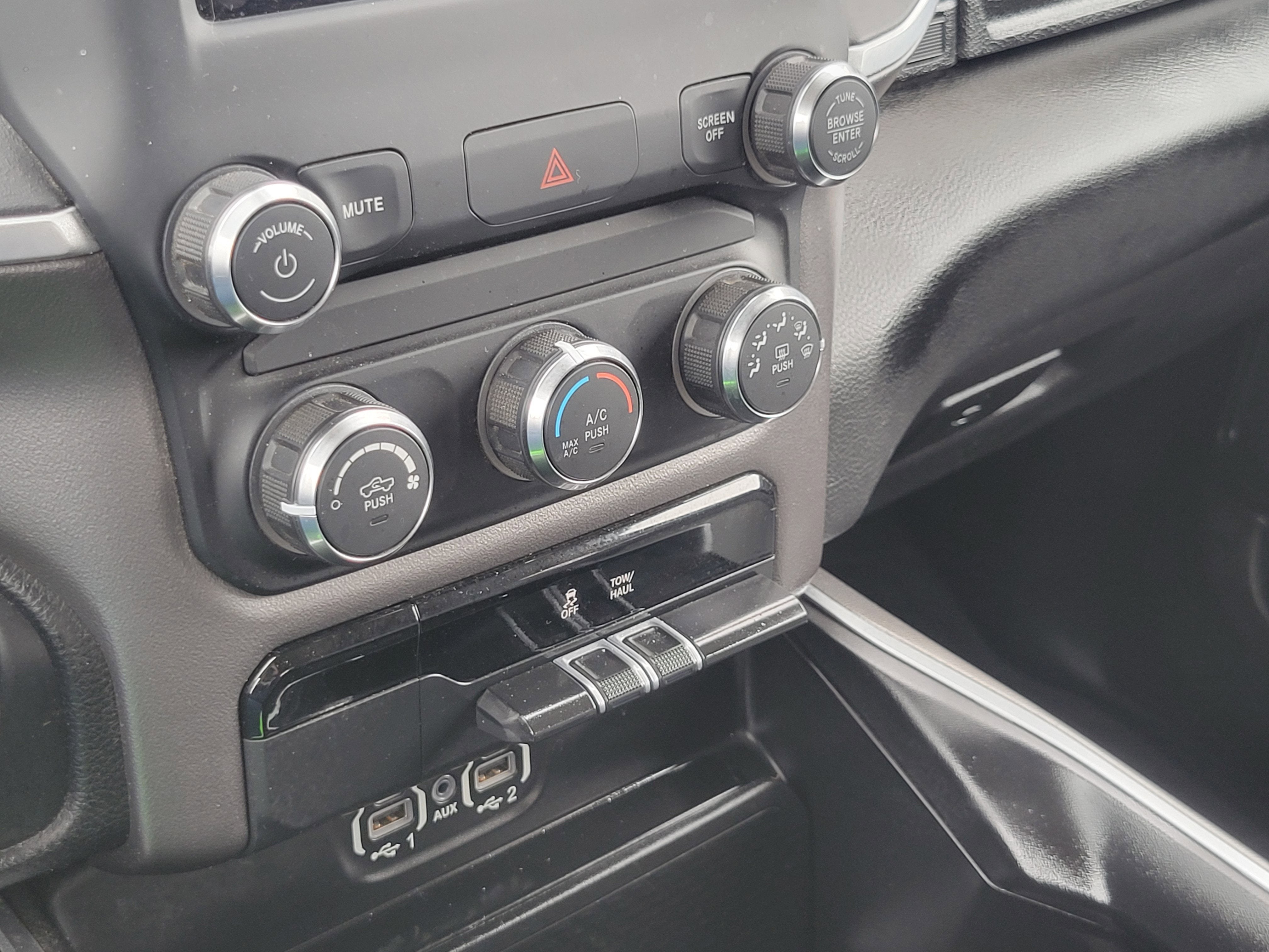 2020 RAM 1500 Big Horn Crew Cab 4x4 5'7' Box