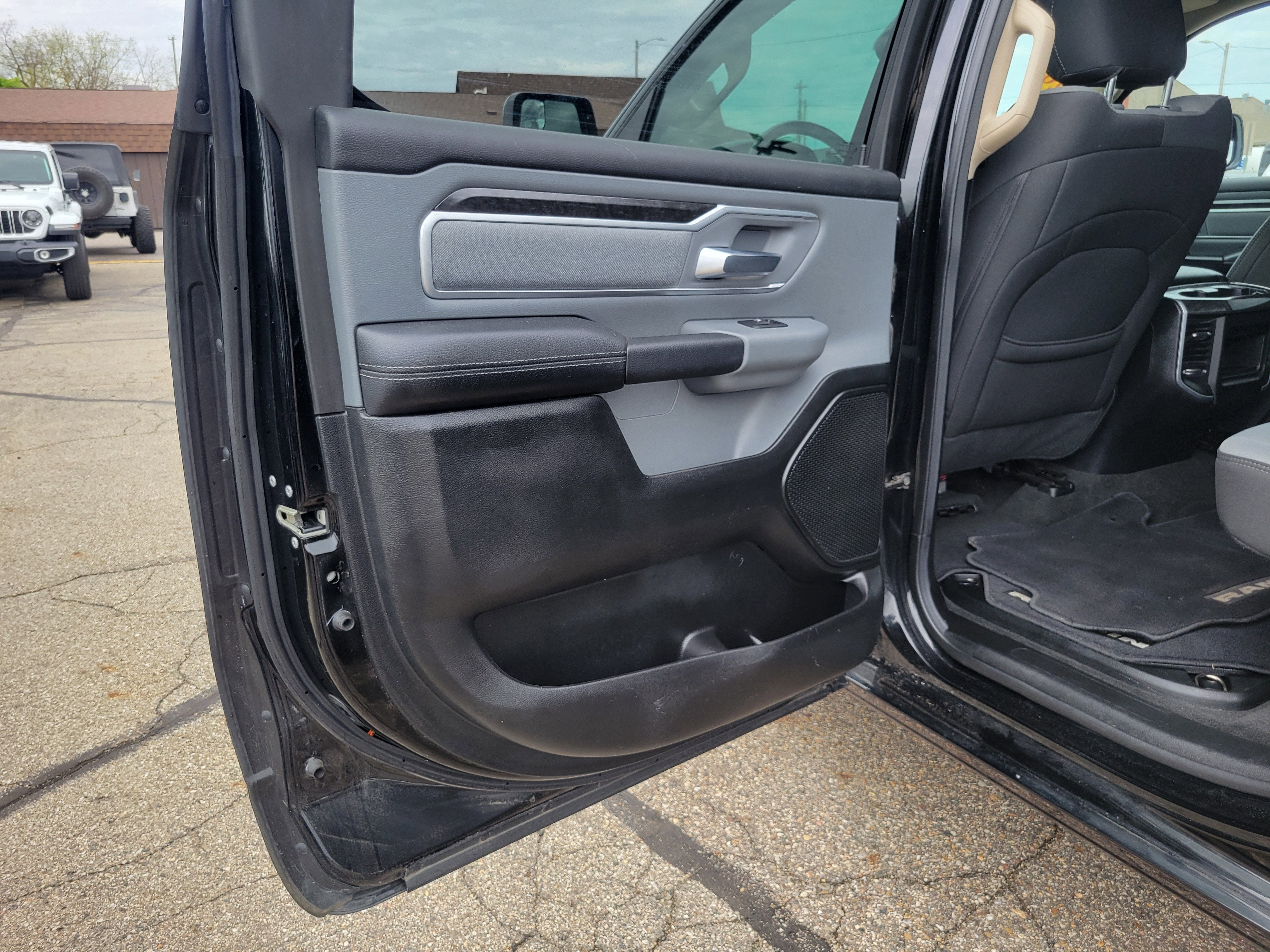 2020 RAM 1500 Big Horn Crew Cab 4x4 5'7' Box