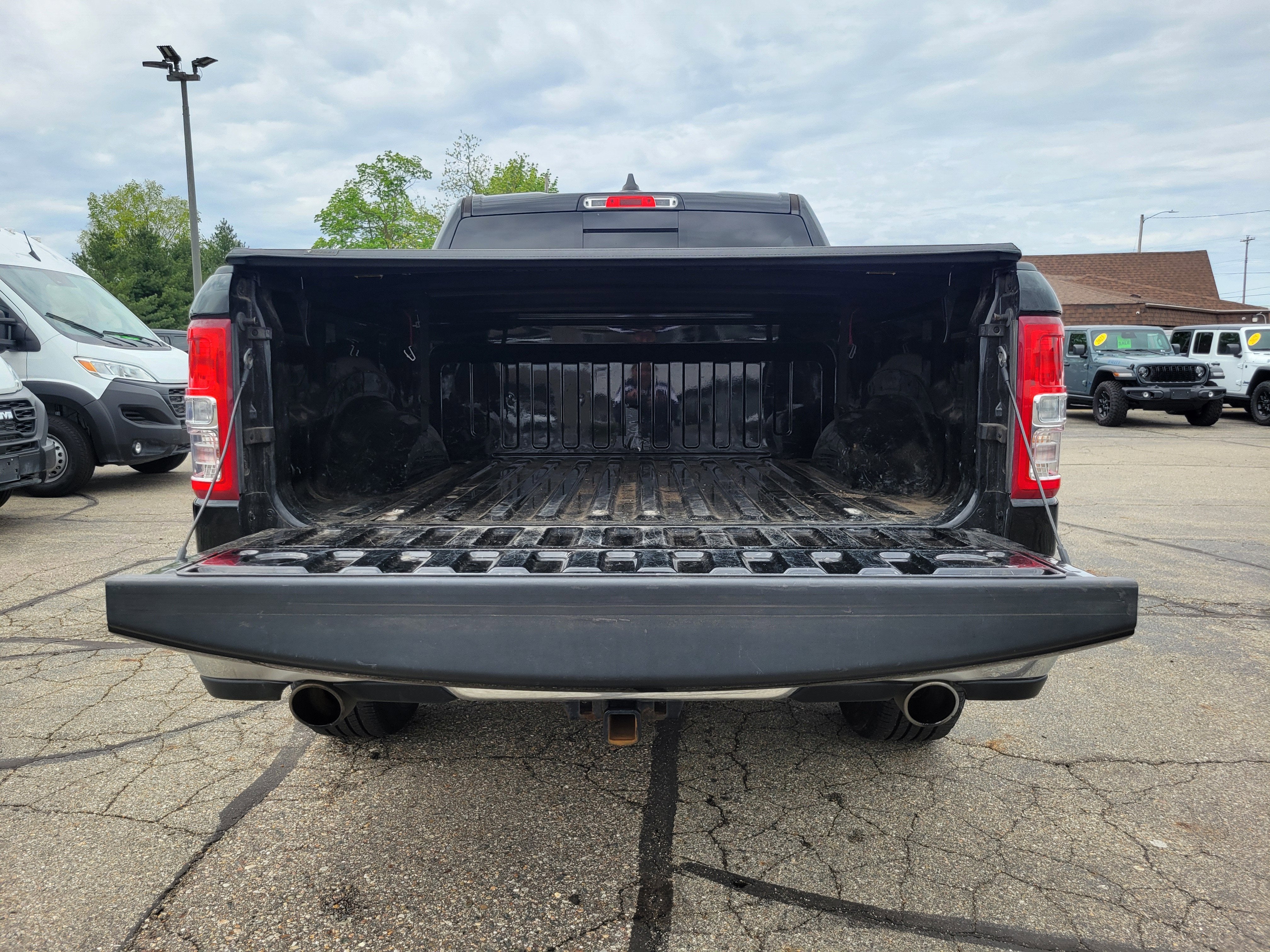 2020 RAM 1500 Big Horn Crew Cab 4x4 5'7' Box