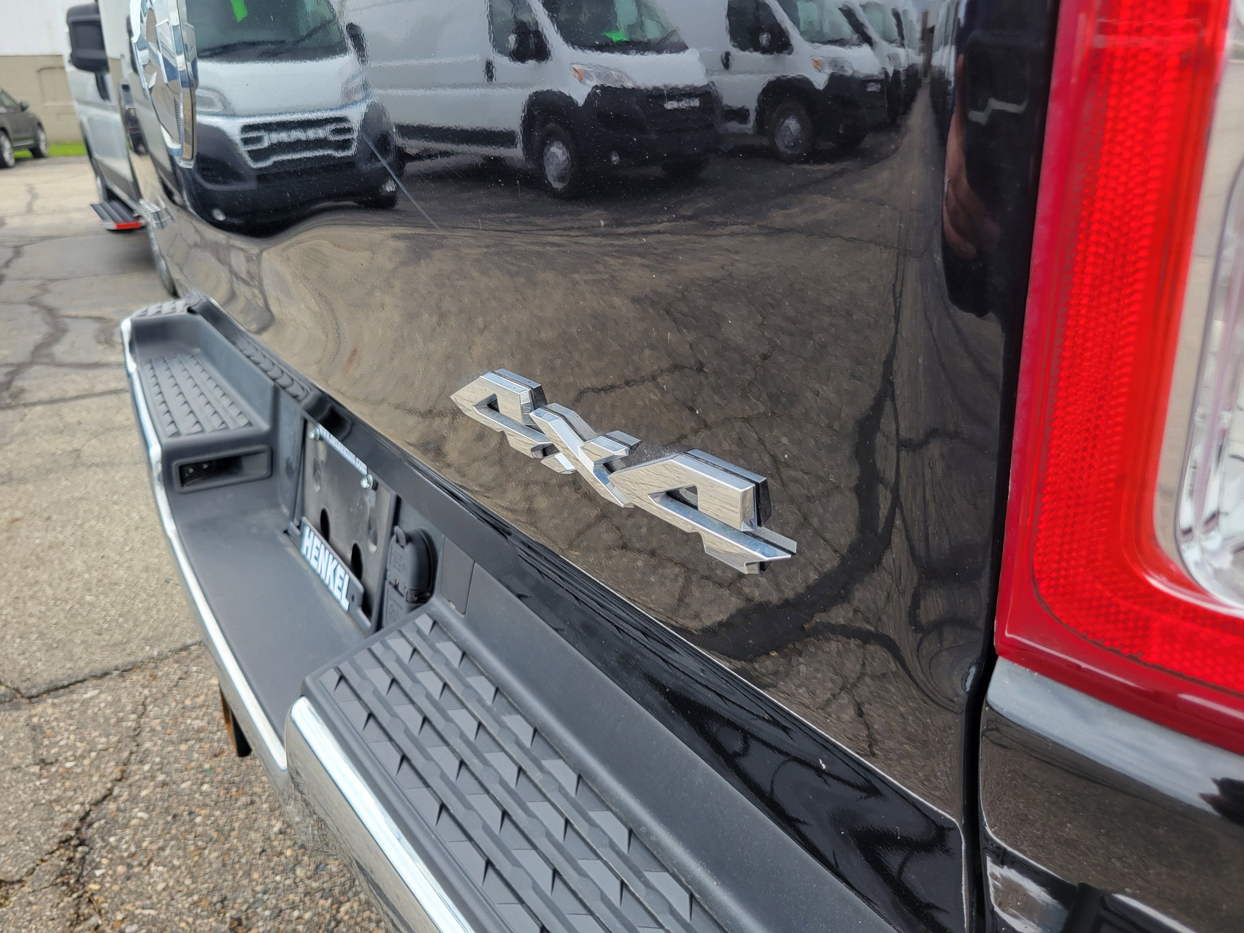 2020 RAM 1500 Big Horn Crew Cab 4x4 5'7' Box