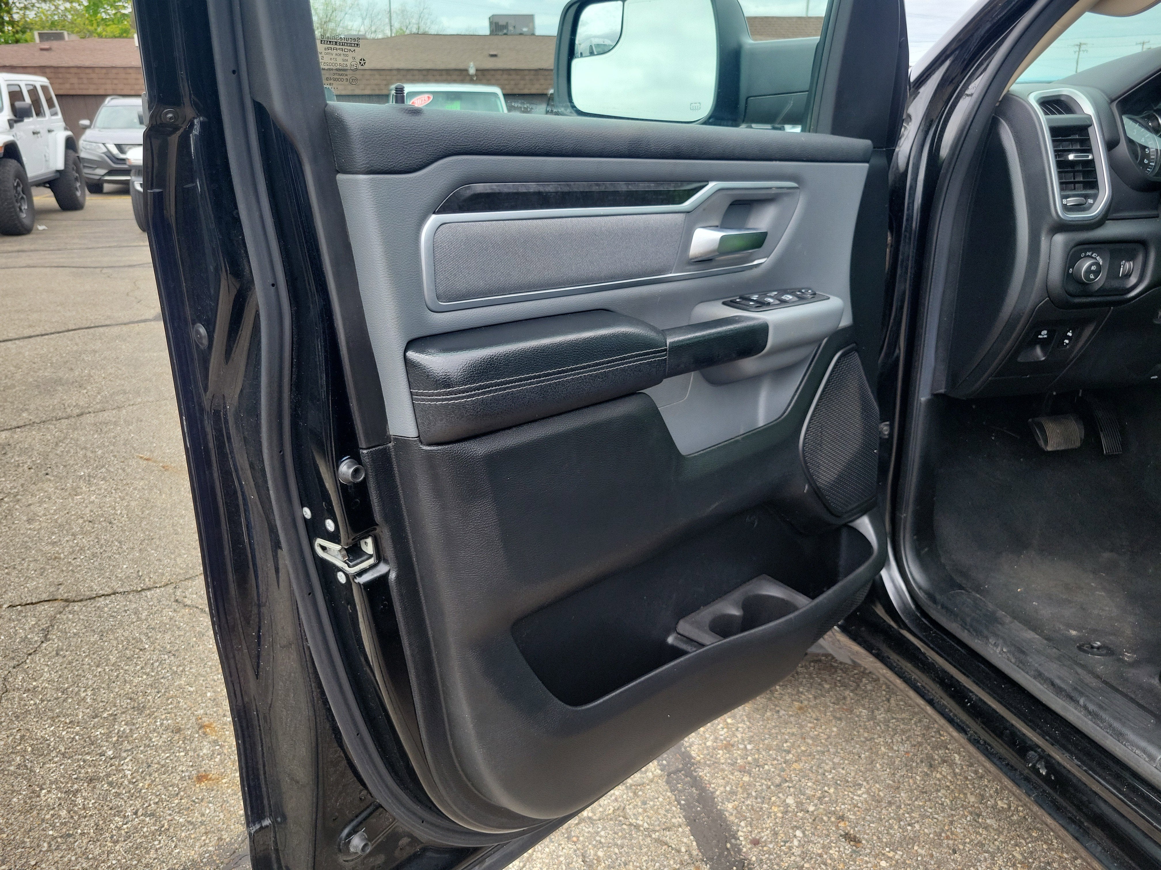 2020 RAM 1500 Big Horn Crew Cab 4x4 5'7' Box