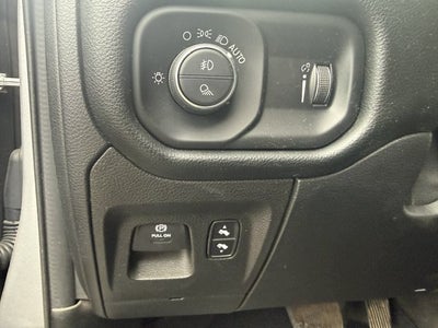 2020 RAM 1500 Big Horn Crew Cab 4x4 5'7' Box