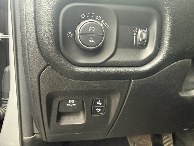 2020 RAM 1500 Big Horn Crew Cab 4x4 5'7' Box