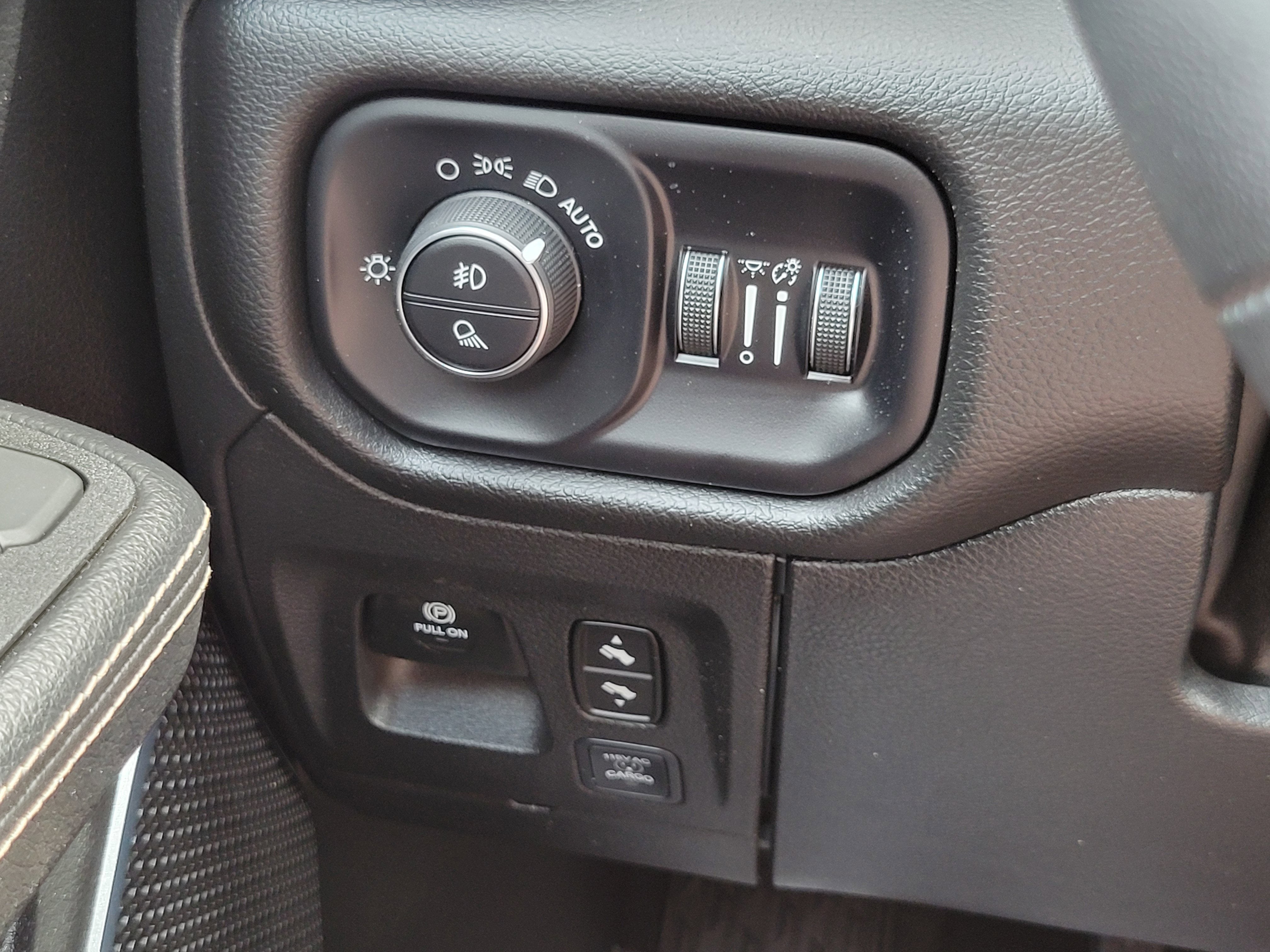 2025 RAM 1500 Laramie Crew Cab 4x4 5'7' Box