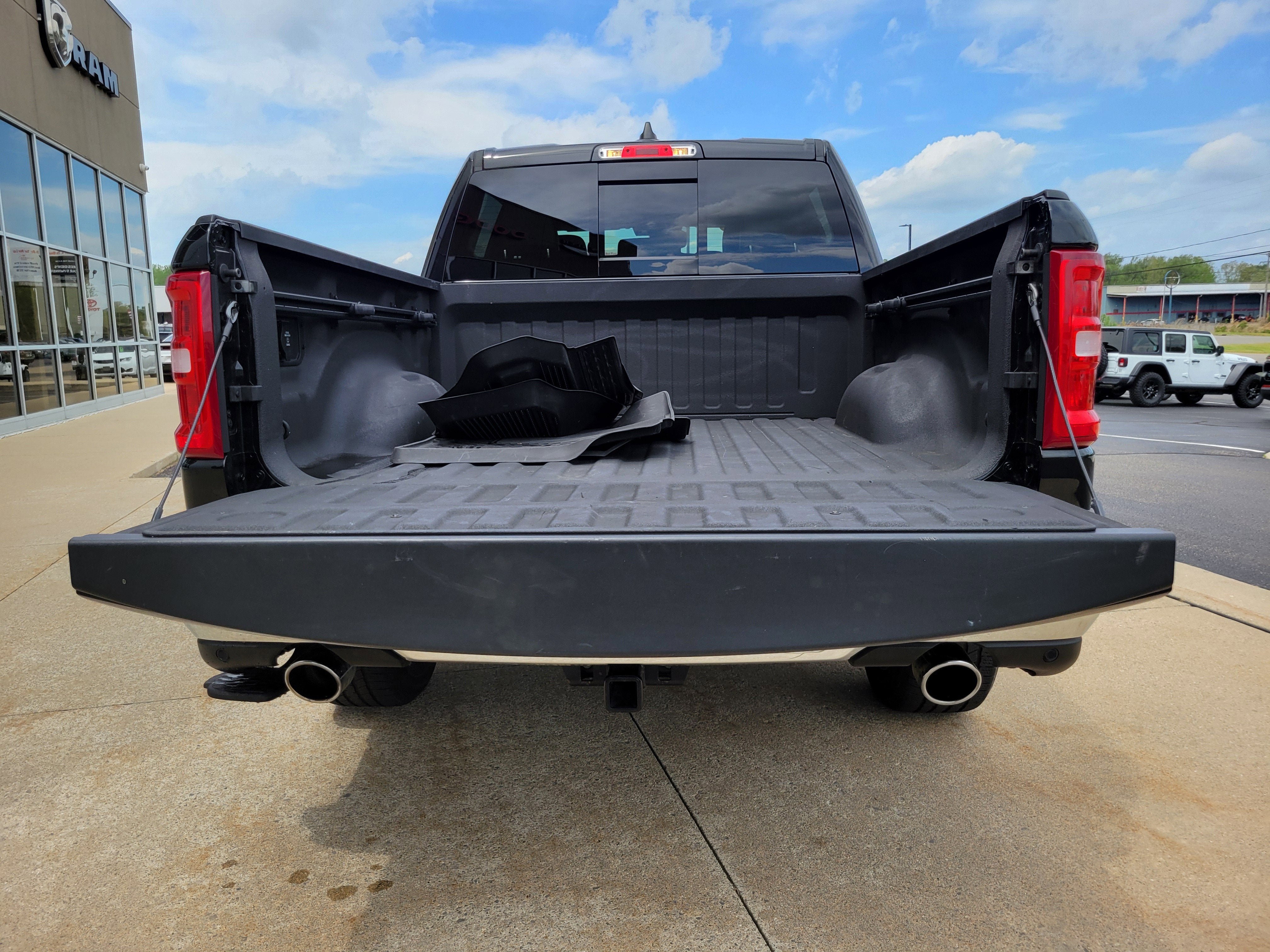 2025 RAM 1500 Laramie Crew Cab 4x4 5'7' Box
