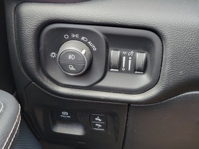 2022 RAM 1500 Laramie Crew Cab 4x4 5'7' Box