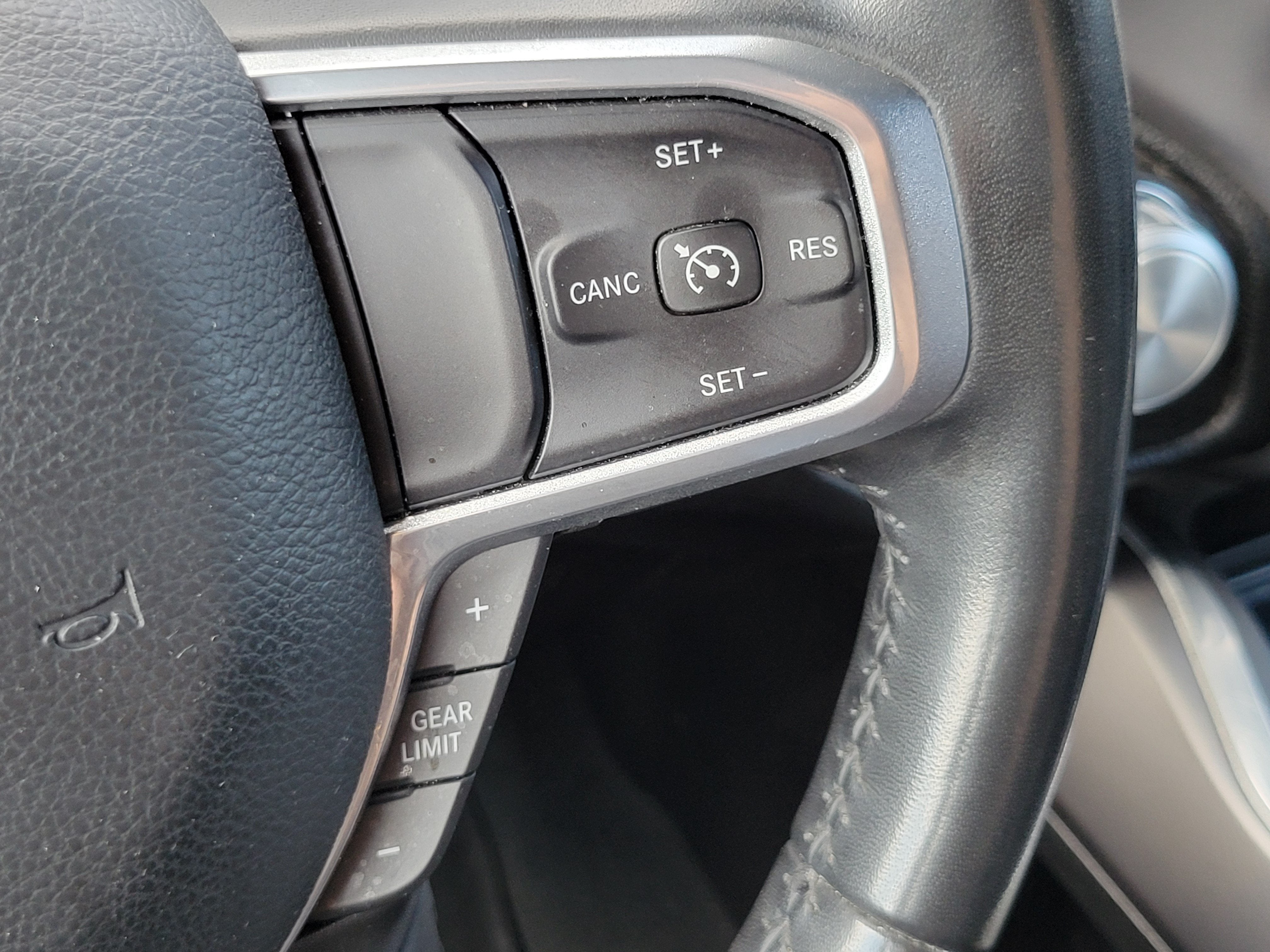 2022 RAM 1500 Laramie Crew Cab 4x4 5'7' Box