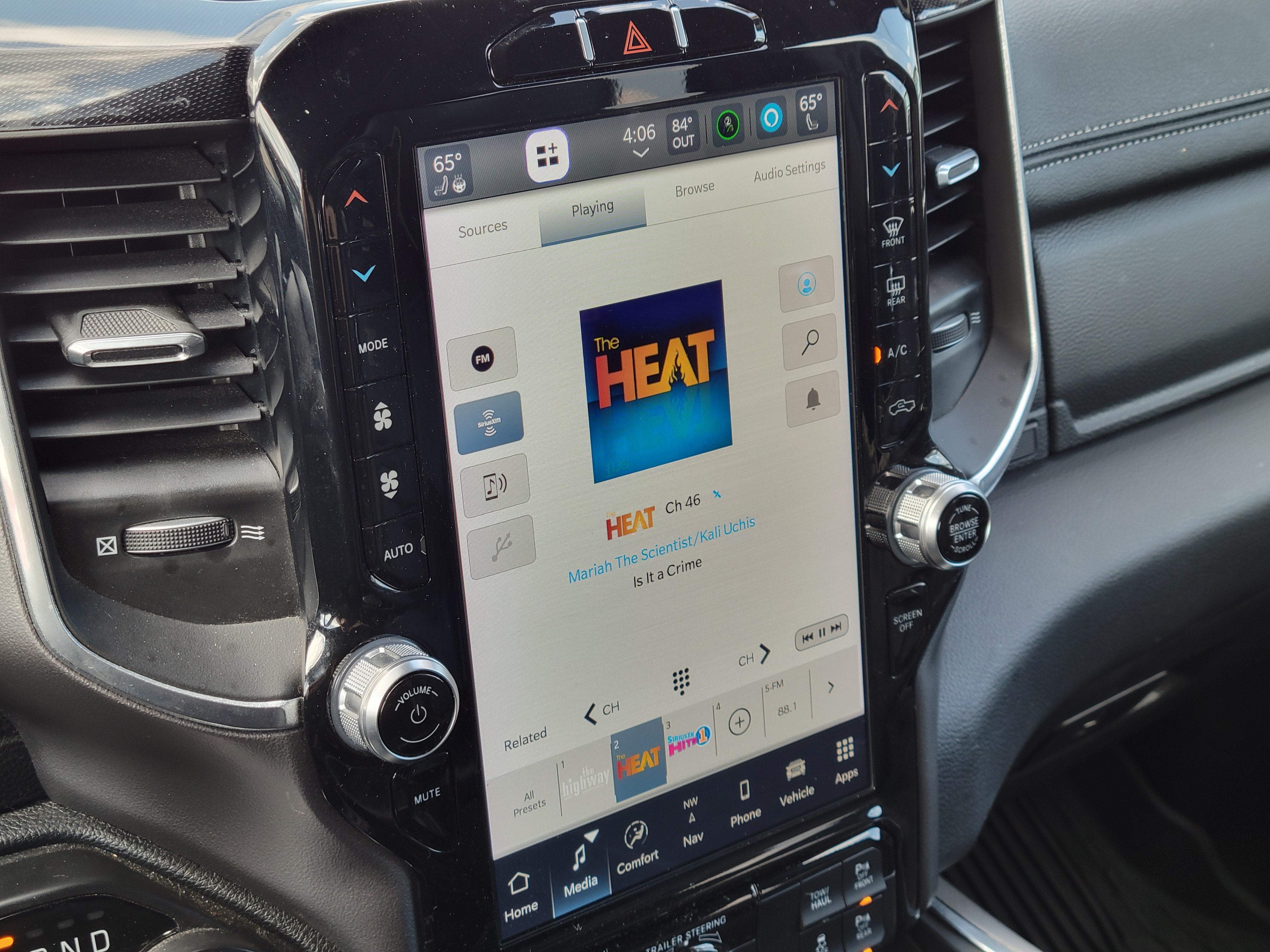 2022 RAM 1500 Laramie Crew Cab 4x4 5'7' Box
