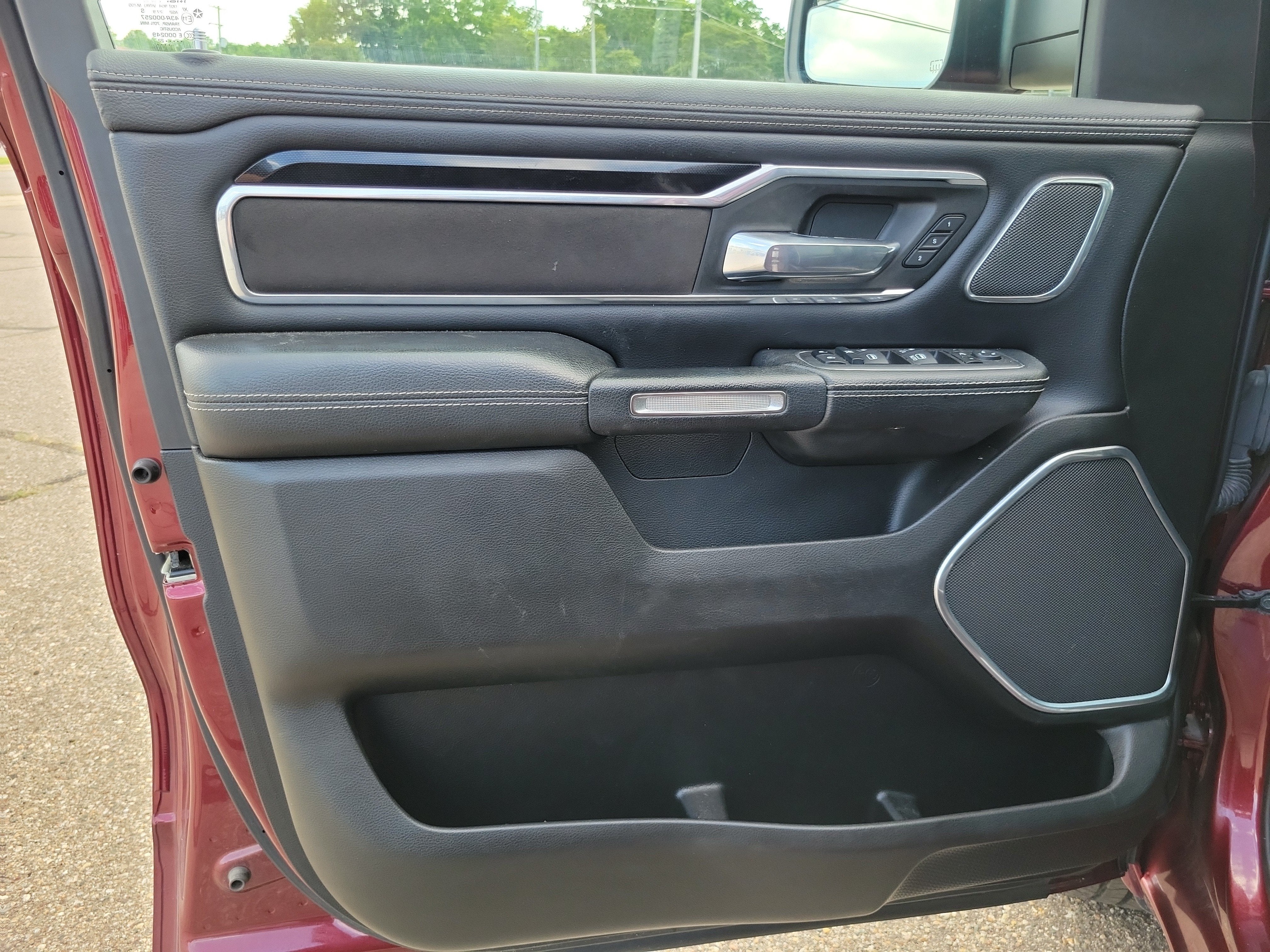 2022 RAM 1500 Laramie Crew Cab 4x4 5'7' Box