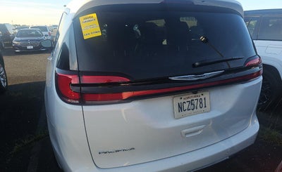 2026 Chrysler Pacifica Select