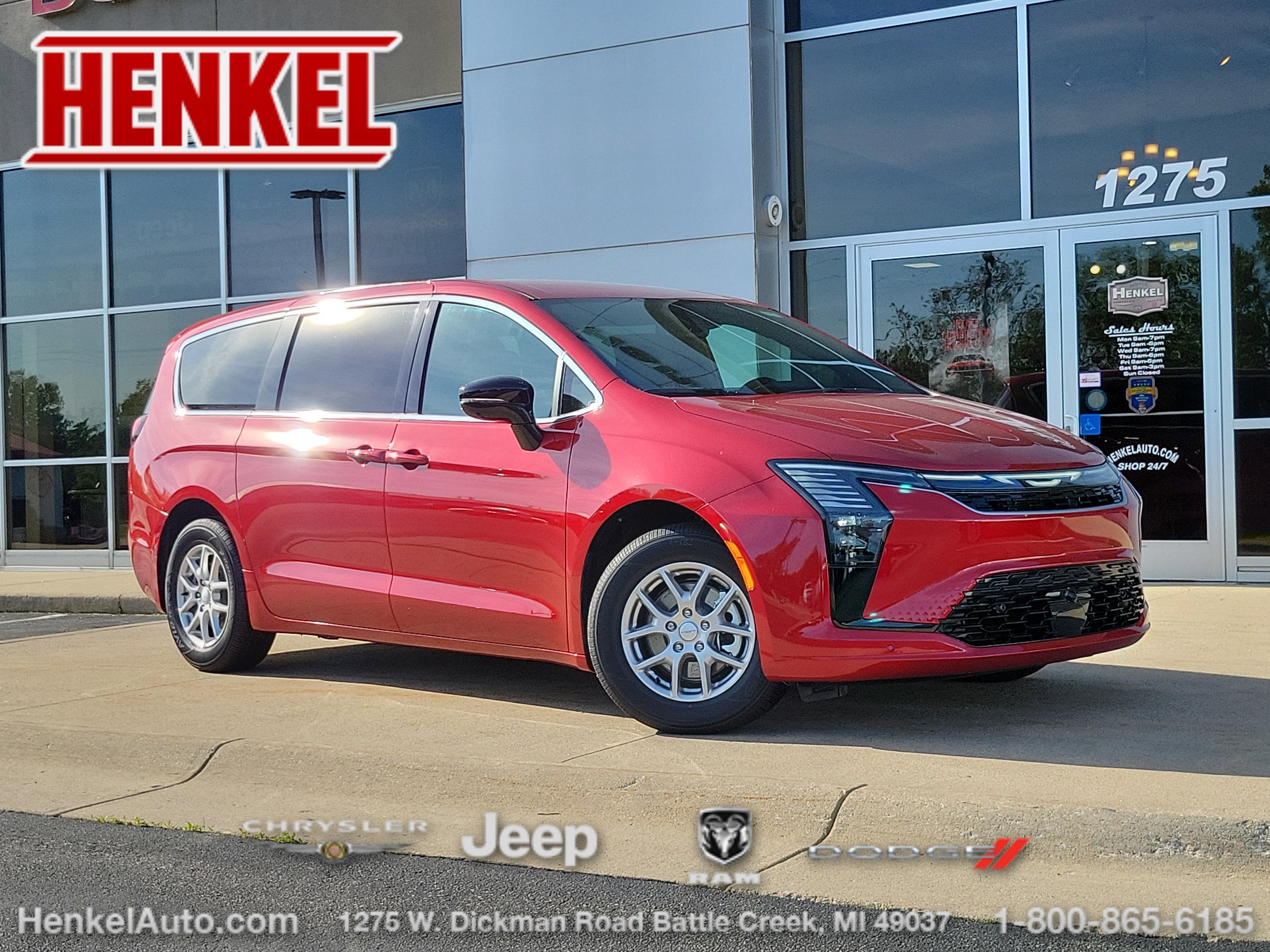 2027 Chrysler Pacifica Select's photo