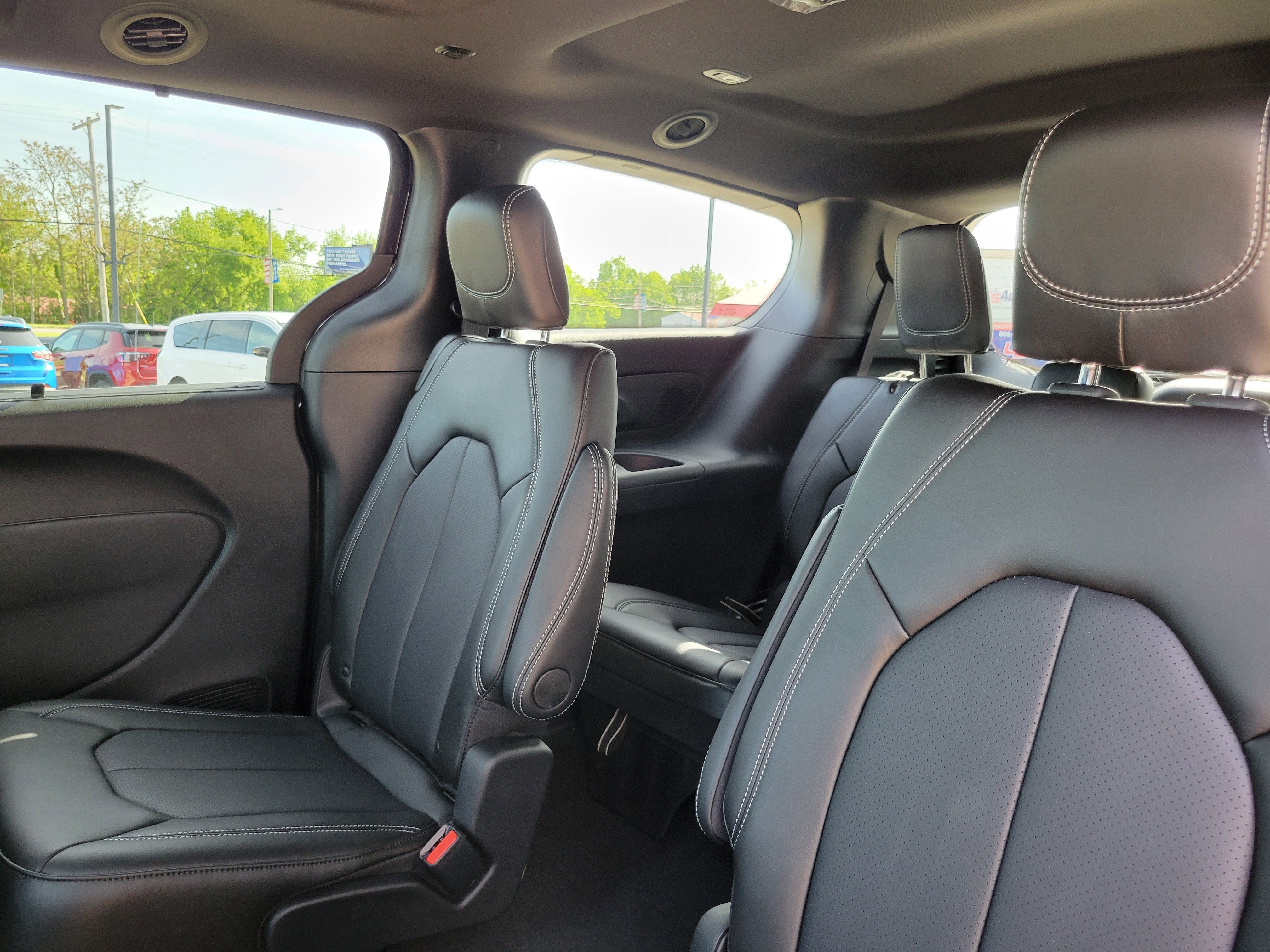 2027 Chrysler Pacifica PACIFICA SELECT