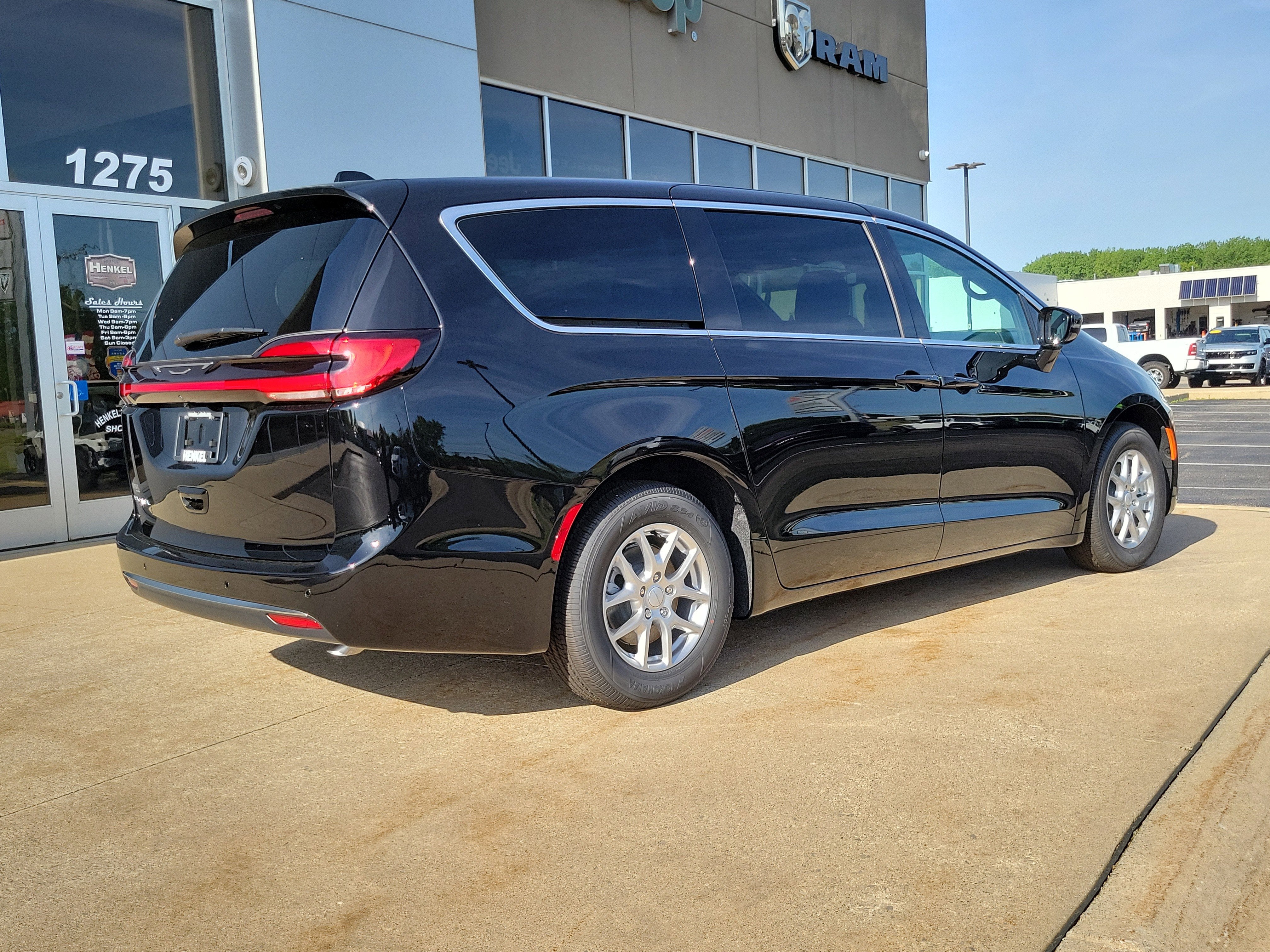 2027 Chrysler Pacifica PACIFICA SELECT