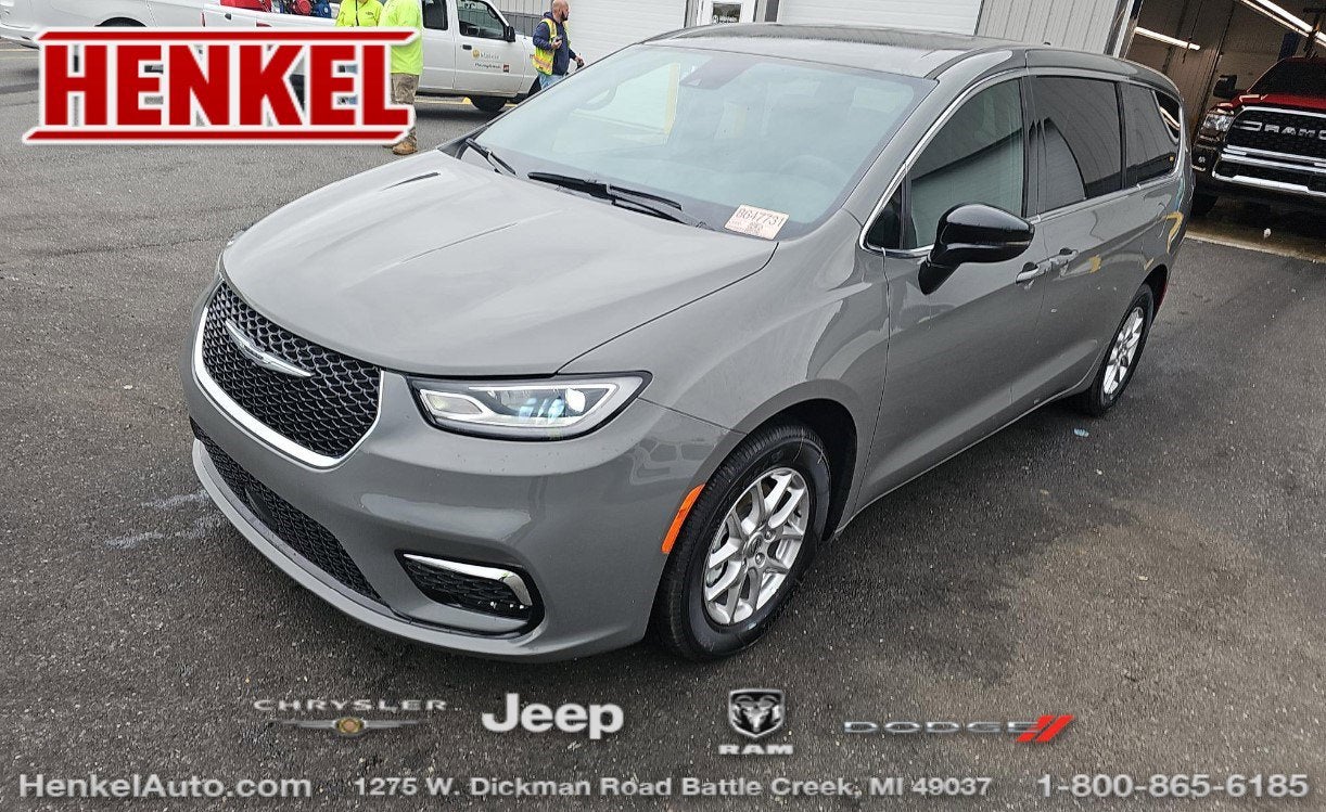 2025 Chrysler Pacifica Select