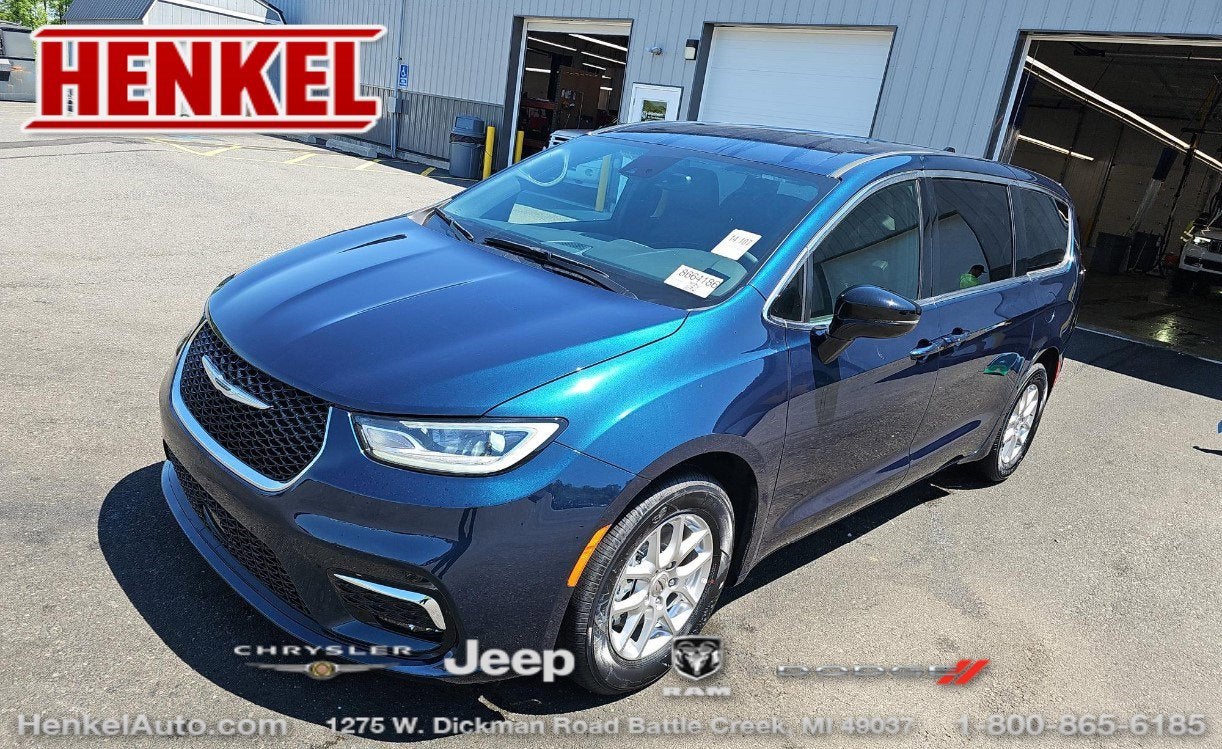 2025 Chrysler Pacifica Select