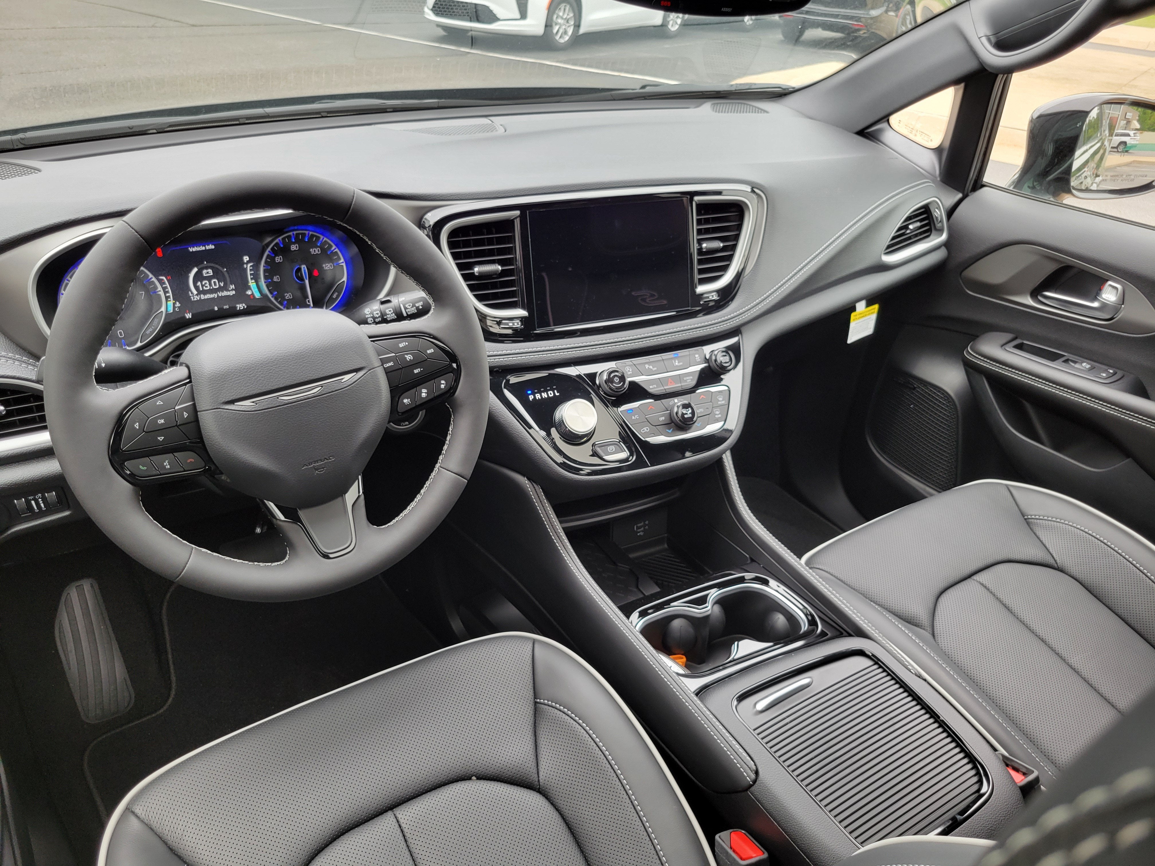 2027 Chrysler Pacifica PACIFICA LIMITED
