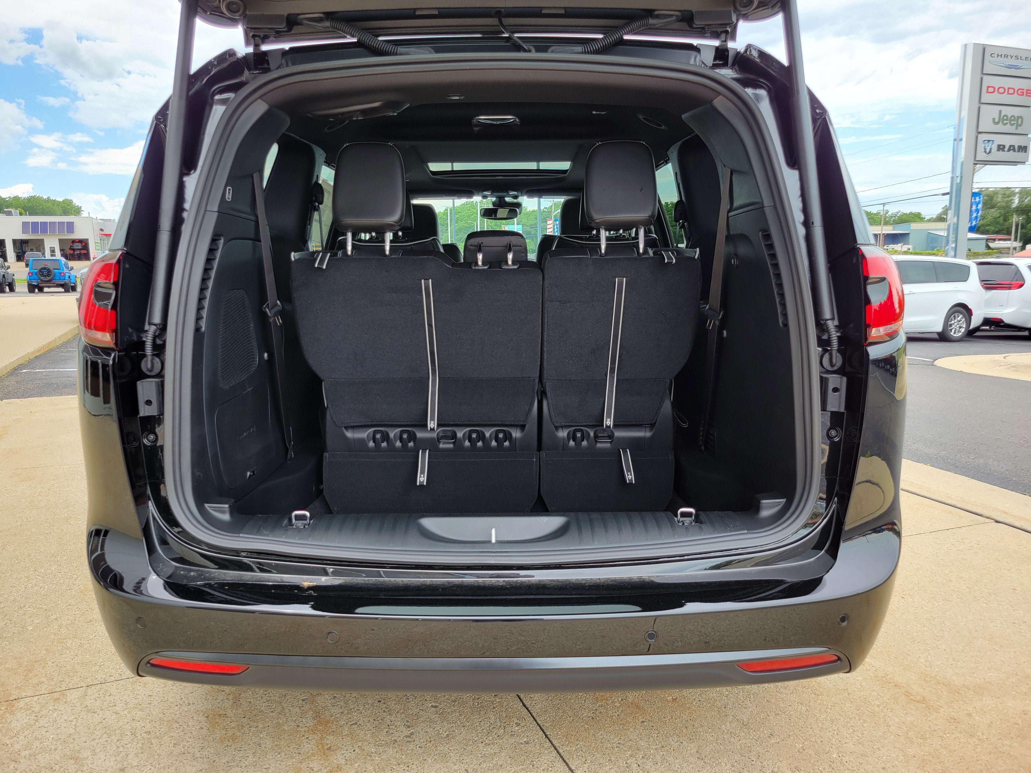2027 Chrysler Pacifica PACIFICA LIMITED